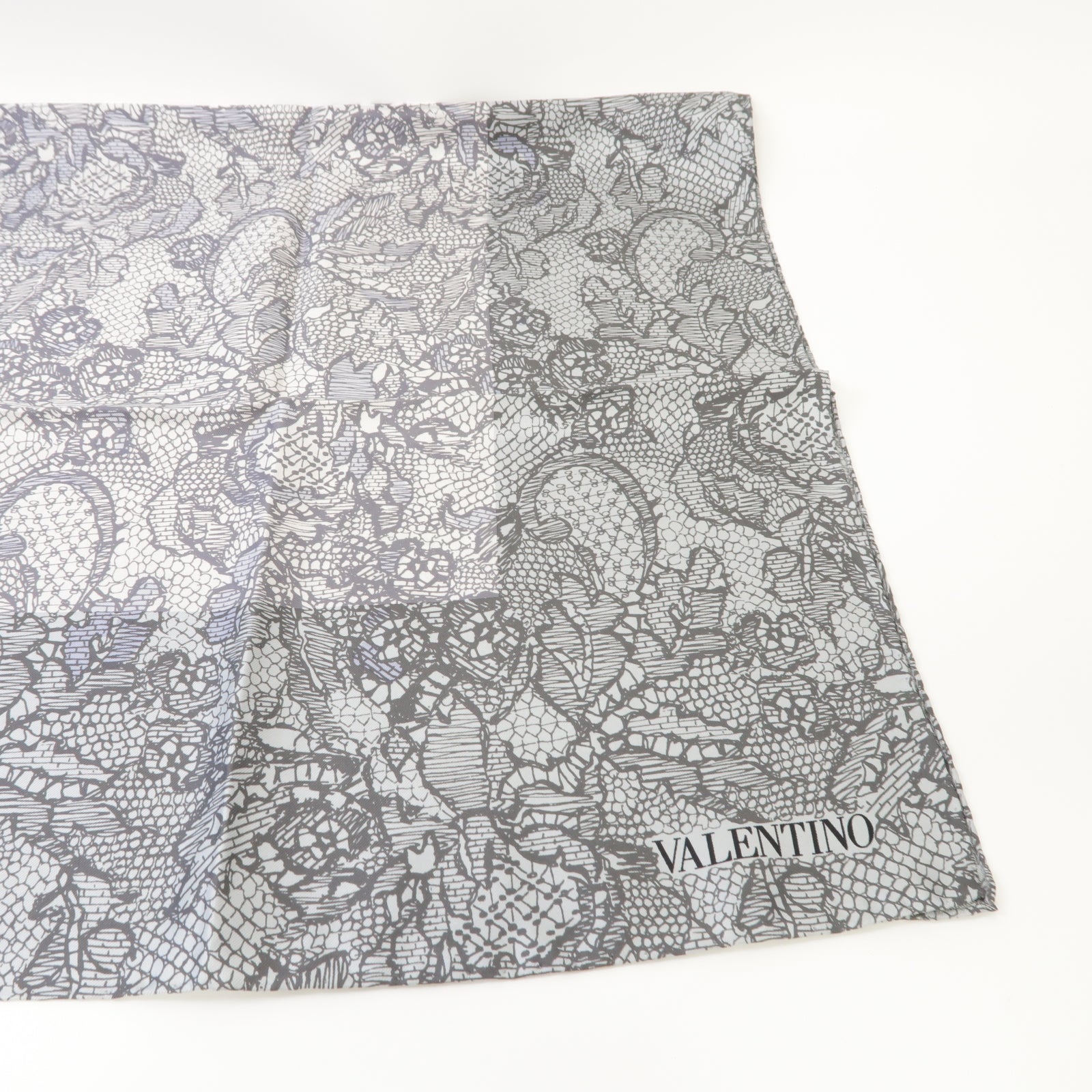 Valentino 絲質Scarf絲巾灰色/白色