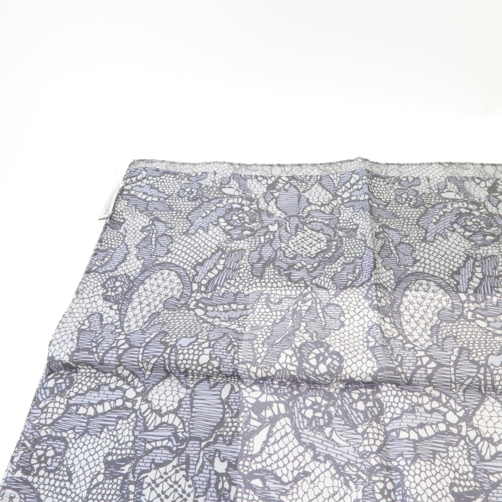 Valentino 絲質Scarf絲巾灰色/白色