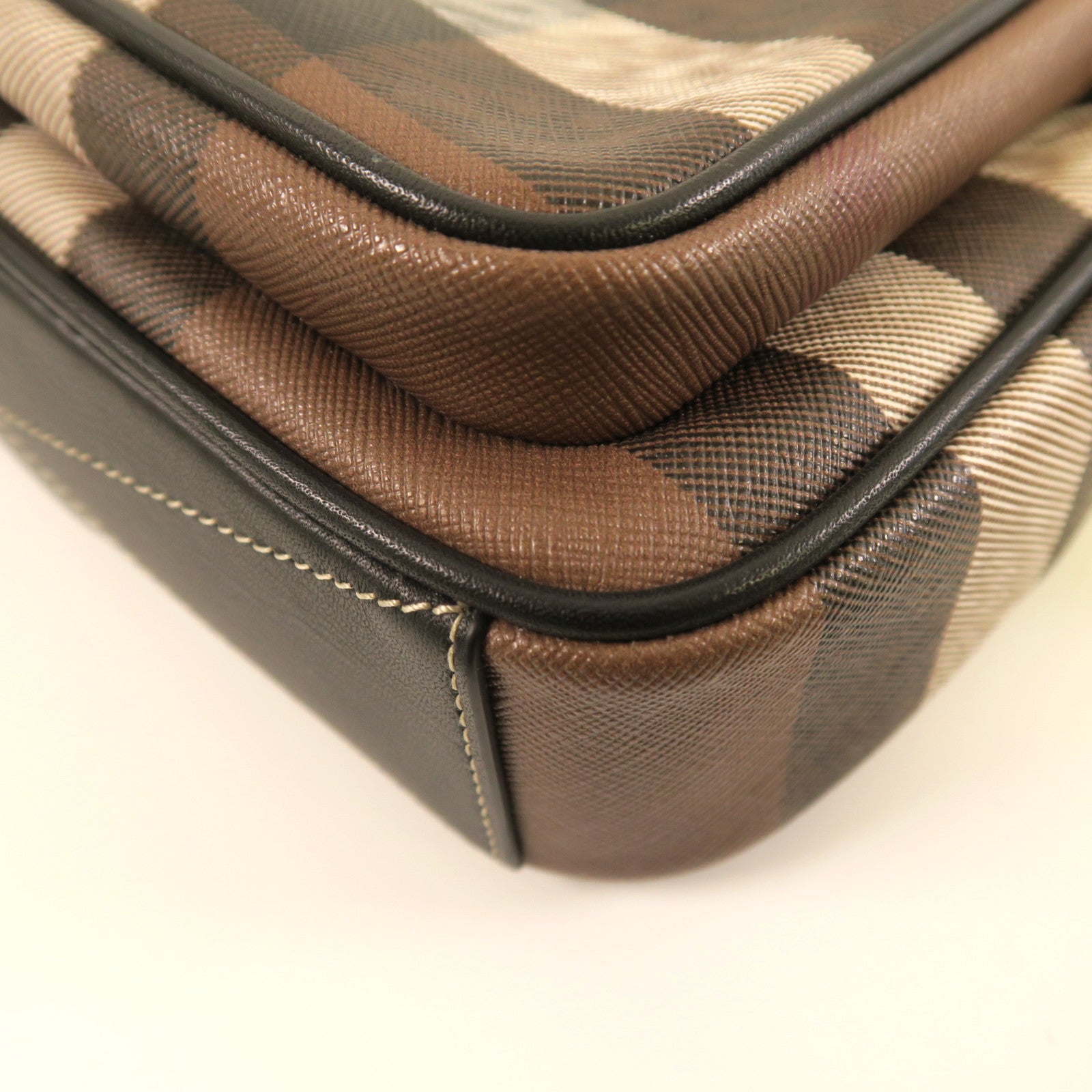 BURBERRY 塗層帆布Shoulder Bag銀扣肩背袋啡色/黑色