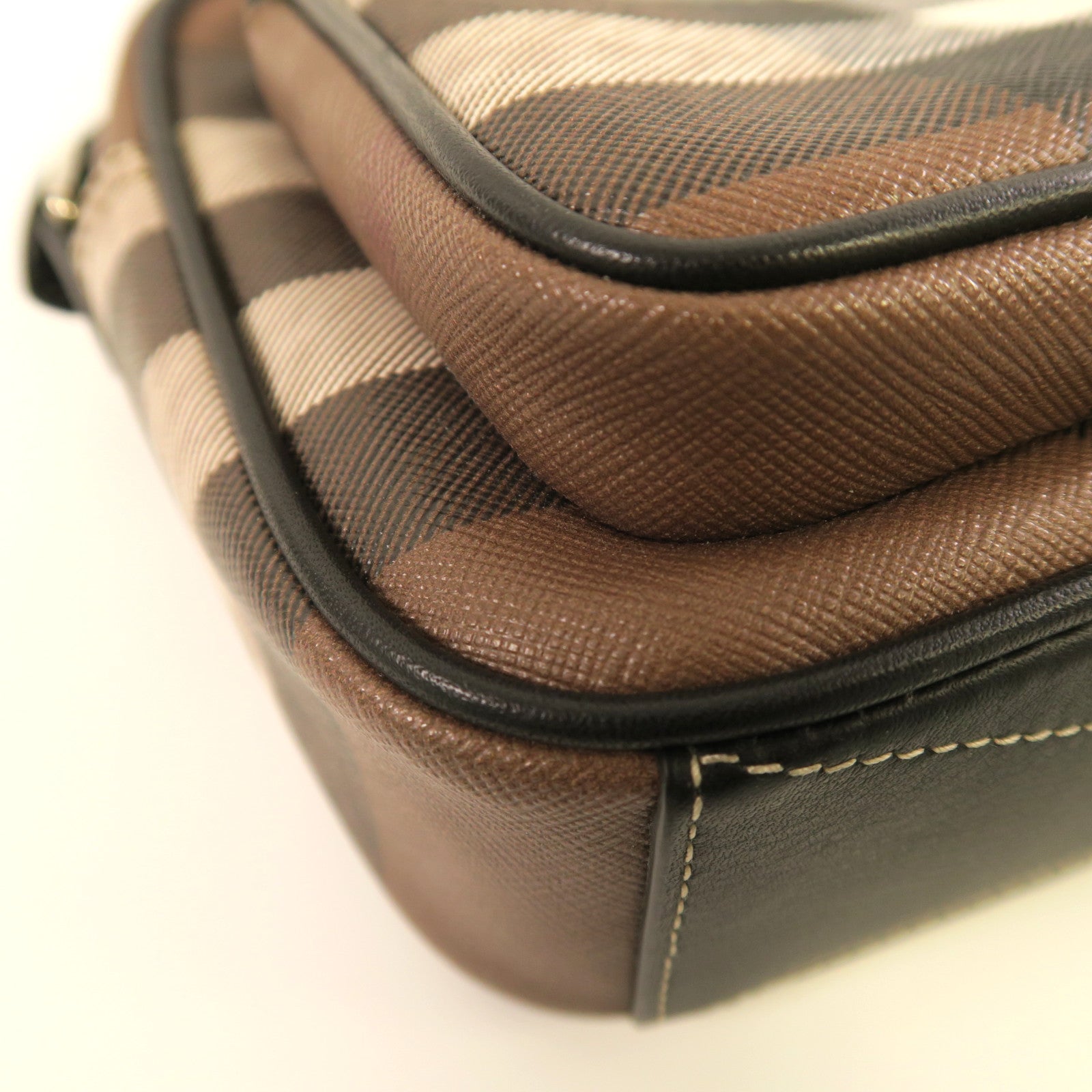 BURBERRY 塗層帆布Shoulder Bag銀扣肩背袋啡色/黑色