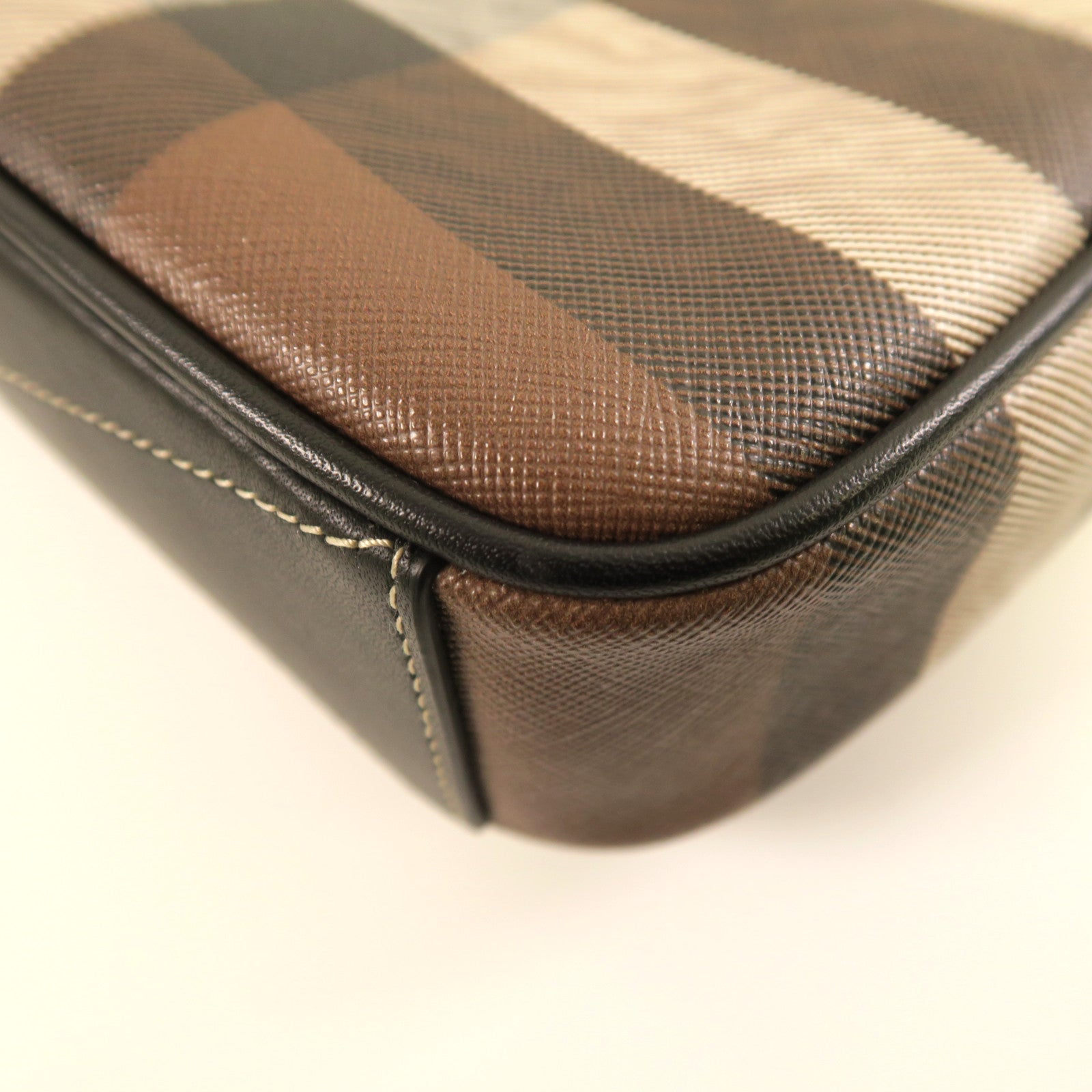 BURBERRY 塗層帆布Shoulder Bag銀扣肩背袋啡色/黑色