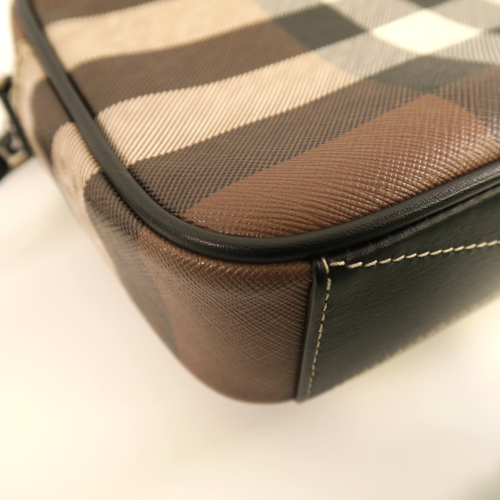 BURBERRY 塗層帆布Shoulder Bag銀扣肩背袋啡色/黑色