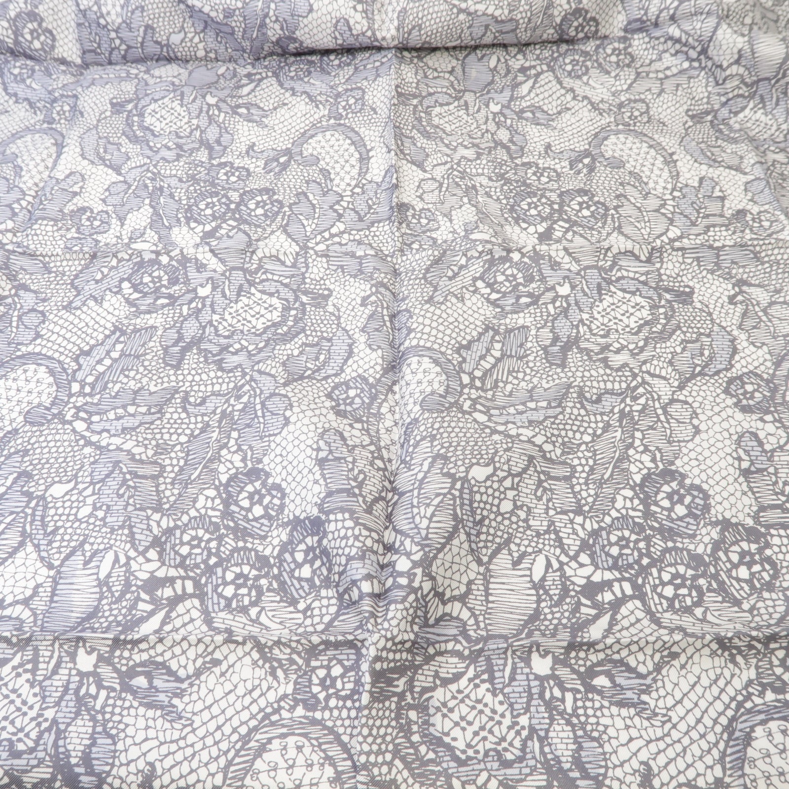 Valentino 絲質Scarf絲巾灰色/白色