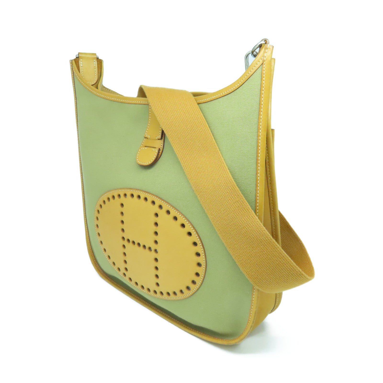 HERMES 帆布Evelyne PM银扣肩背袋卡其色