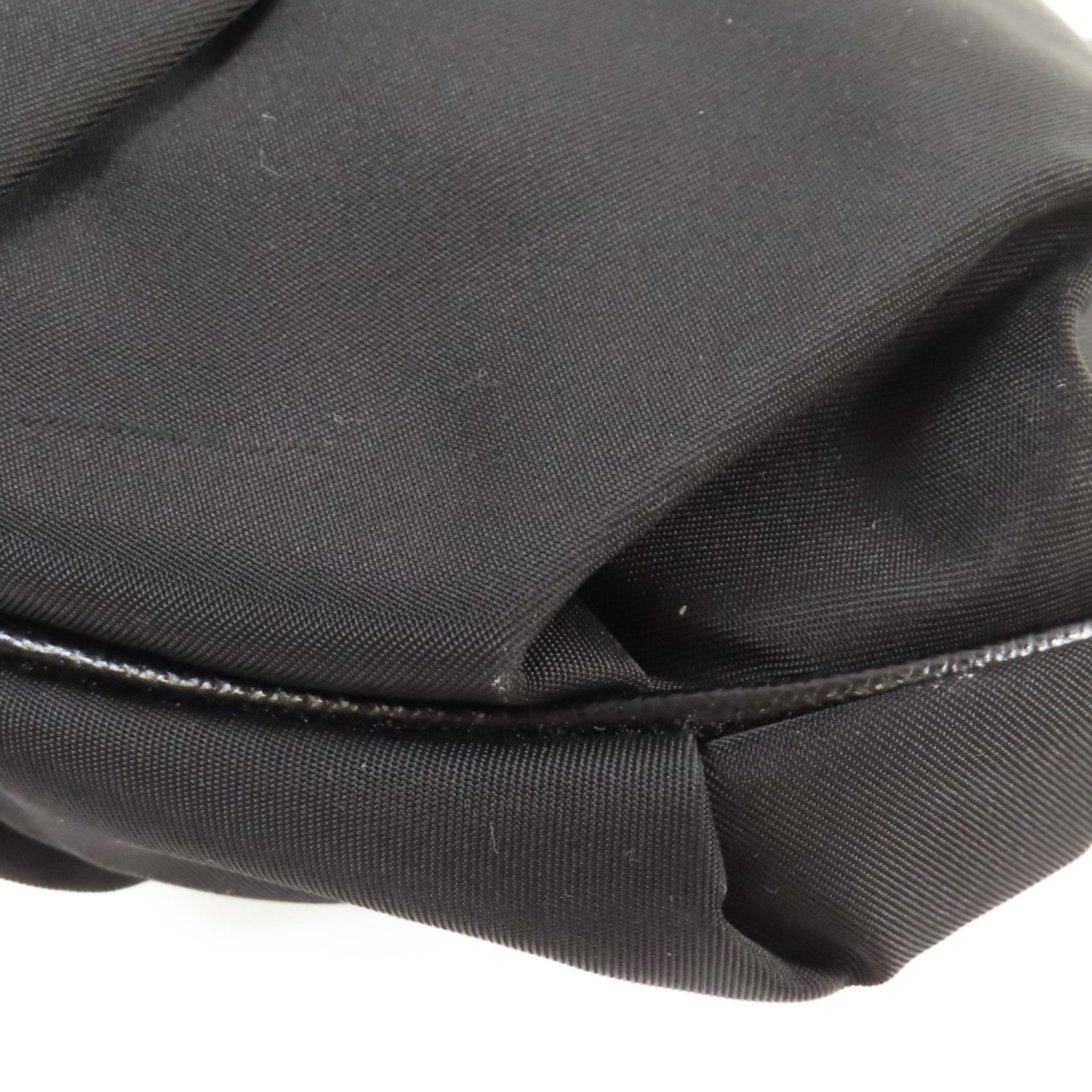 PRADA 尼龍Pouch with Handle金扣手拿包黑色