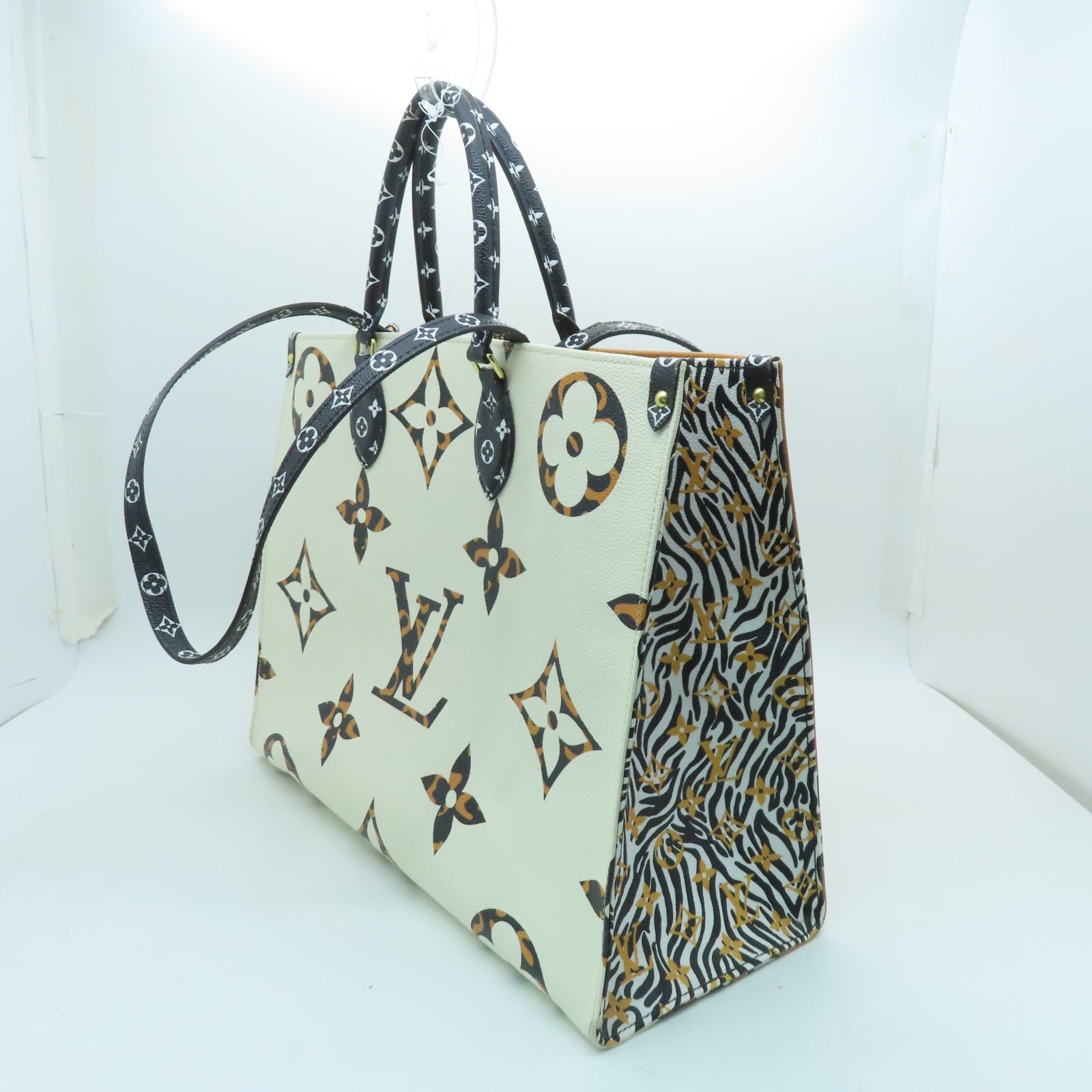LOUIS VUITTON Monogram Giant Jungle Onthego GM Gold Buckle Handle Shoulder Back Dual-purpose Bag Beige Brown
