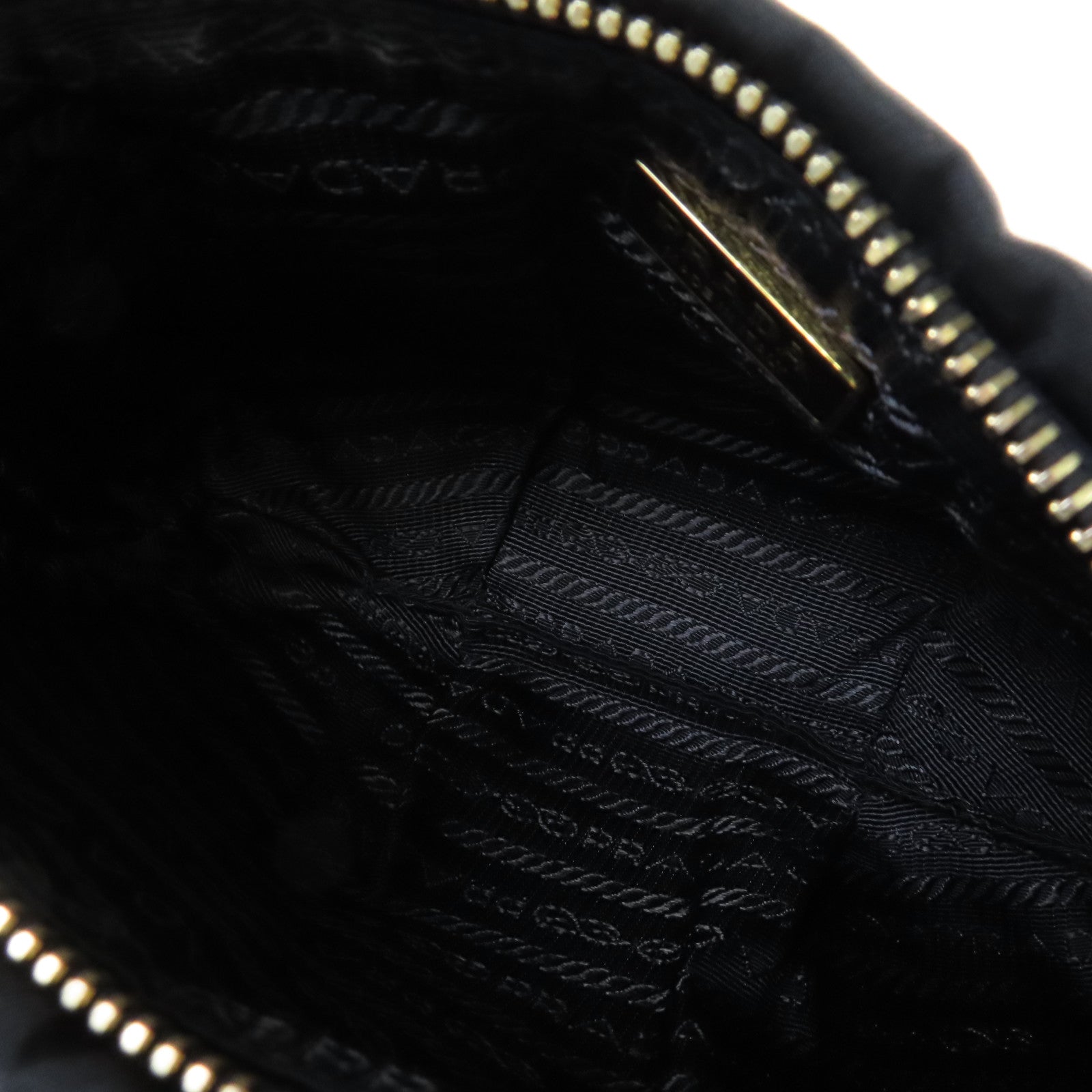 PRADA 尼龍Pouch with Handle金扣手拿包黑色