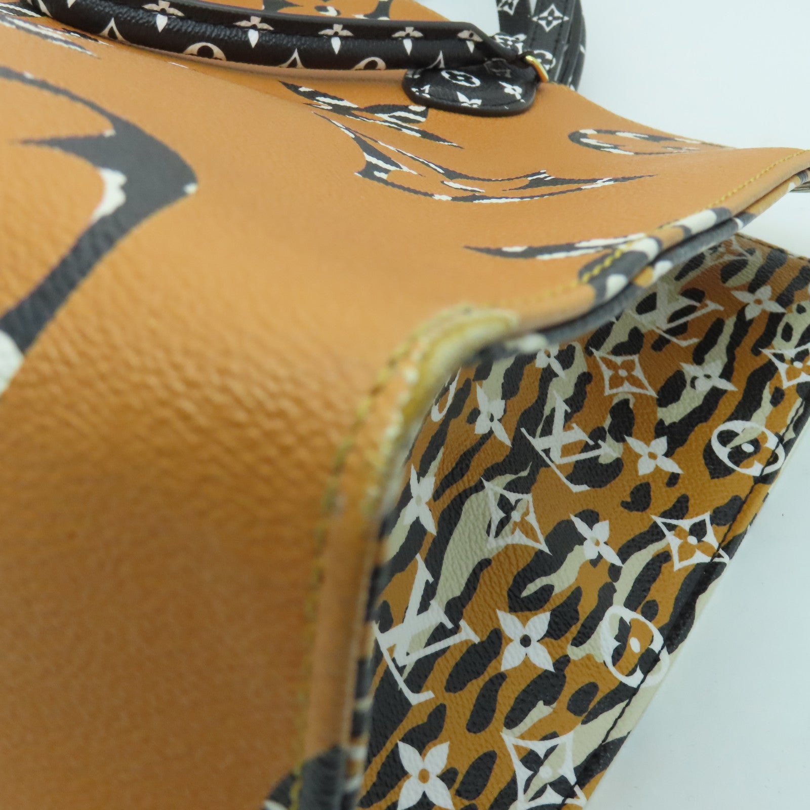 LOUIS VUITTON Monogram Giant Jungle Onthego GM Gold Buckle Handle Shoulder Back Dual-purpose Bag Beige Brown