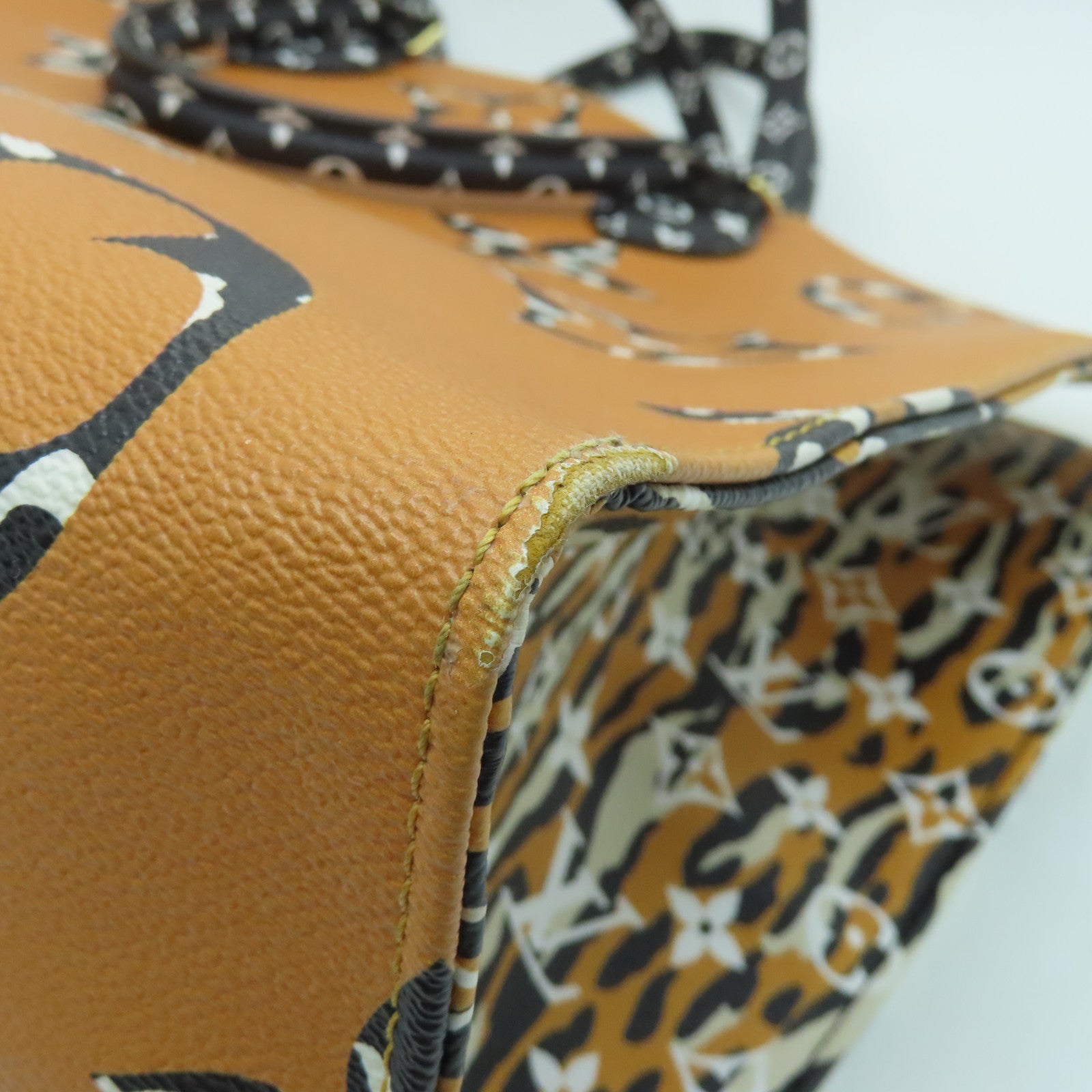 LOUIS VUITTON Monogram Giant Jungle Onthego GM Gold Buckle Handle Shoulder Back Dual-purpose Bag Beige Brown