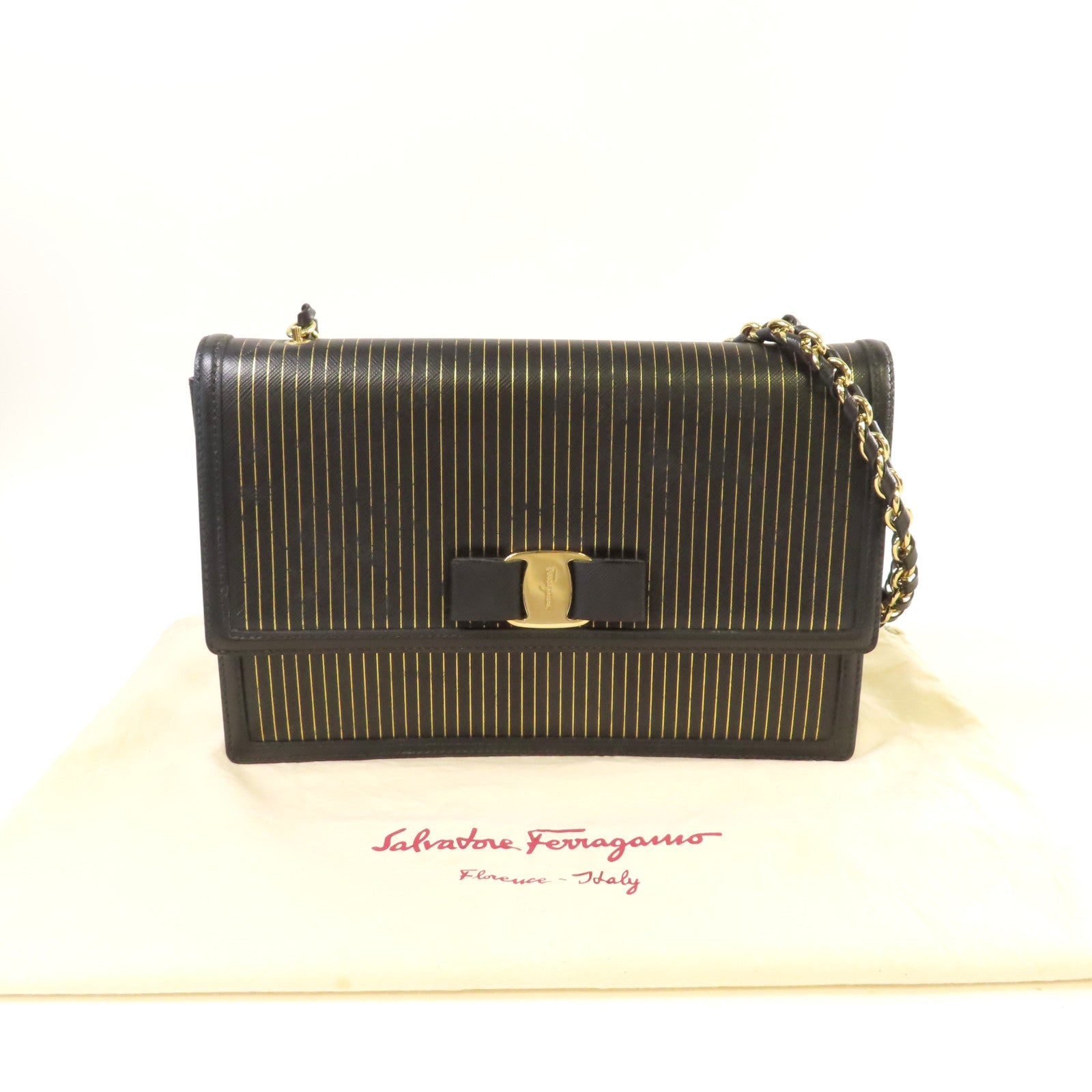 Salvatore Ferragamo 牛皮皮革Chain Shoulder Bag金扣鏈帶肩背袋黑色/金色