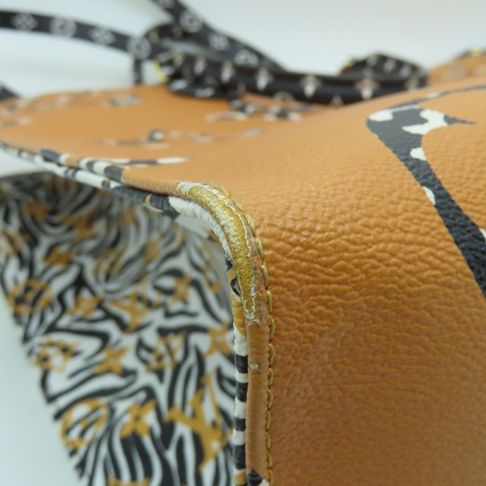 LOUIS VUITTON Monogram Giant Jungle Onthego GM Gold Buckle Handle Shoulder Back Dual-purpose Bag Beige Brown