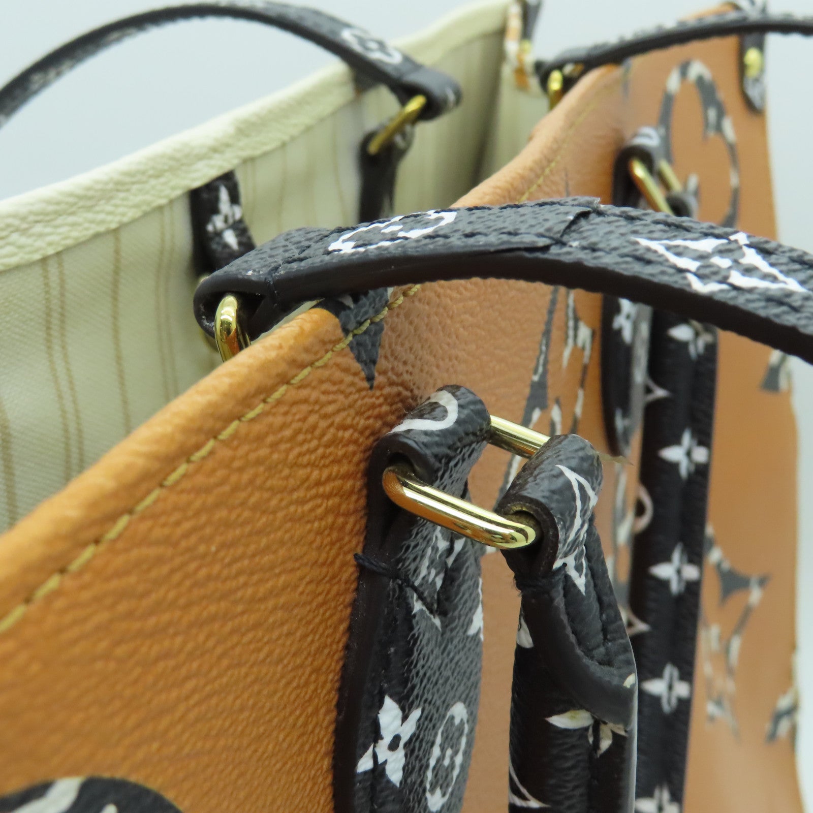 LOUIS VUITTON Monogram Giant Jungle Onthego GM Gold Buckle Handle Shoulder Back Dual-purpose Bag Beige Brown