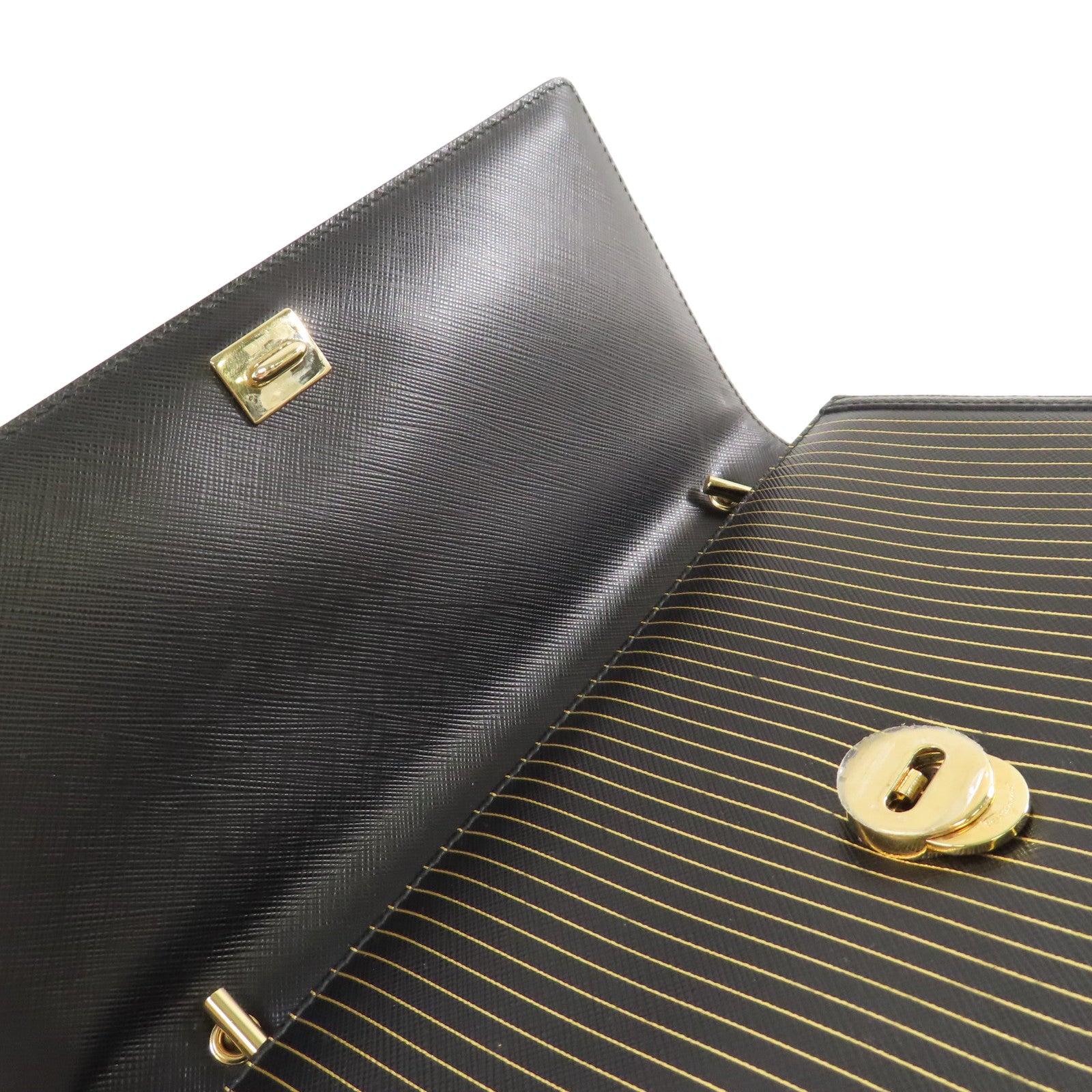 Salvatore Ferragamo 牛皮皮革Chain Shoulder Bag金扣鏈帶肩背袋黑色/金色