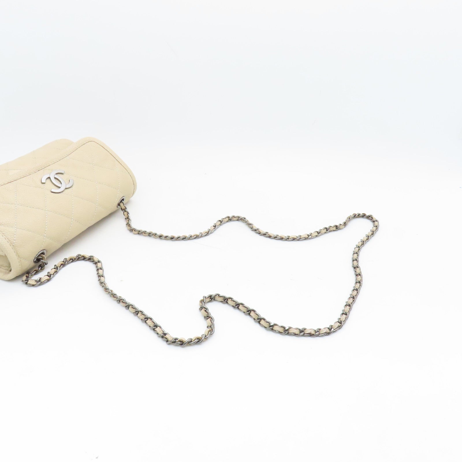 CHANEL diamond Caviar leather Chain Shoulder silver buckle shoulder bag beige