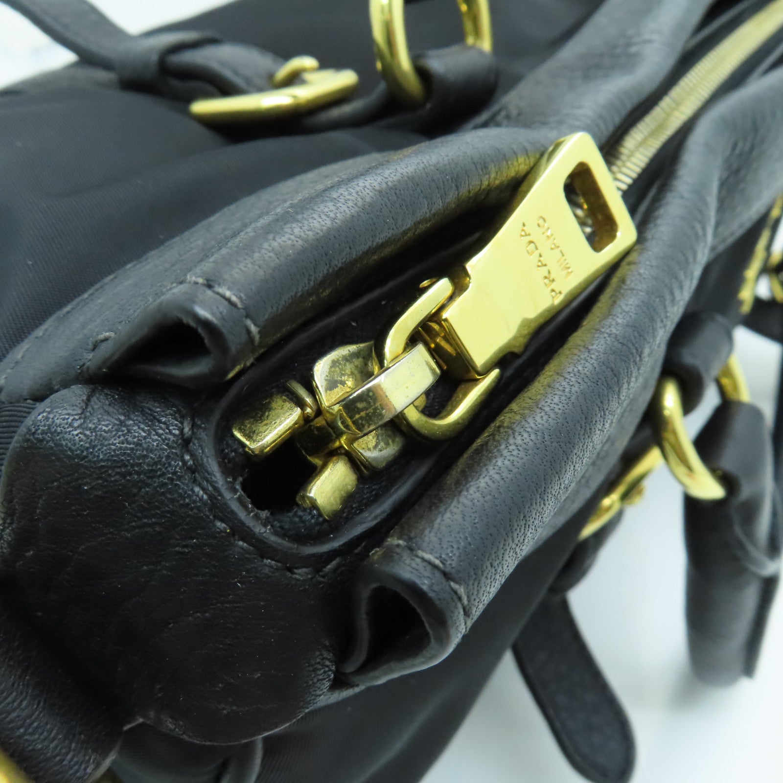 PRADA 尼龙Handbag金扣手挽袋黑色
