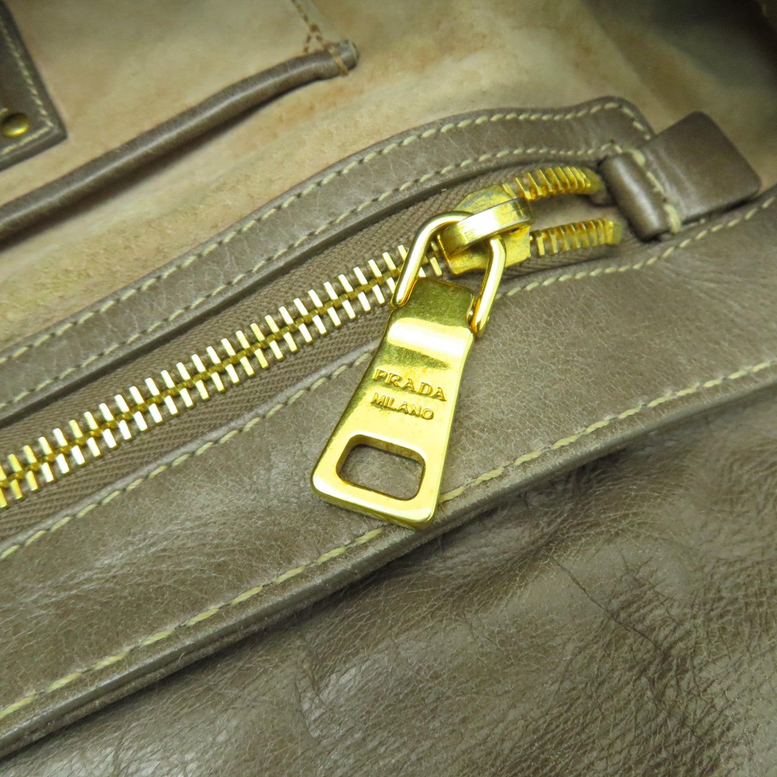 PRADA 牛皮皮革Chain Shoulder金扣鏈帶肩背袋灰色