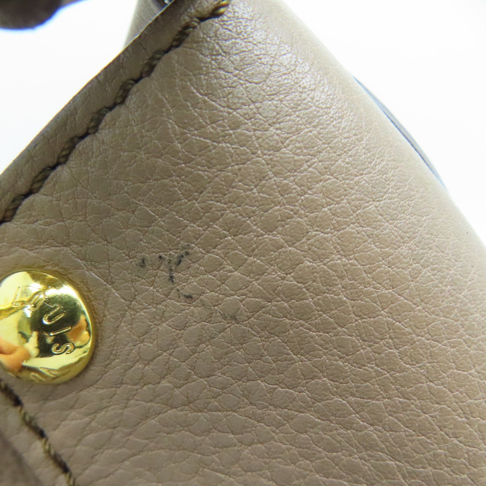 LOUIS VUITTON Mahina Solar PM Shoulder Bag金扣肩背袋杏色