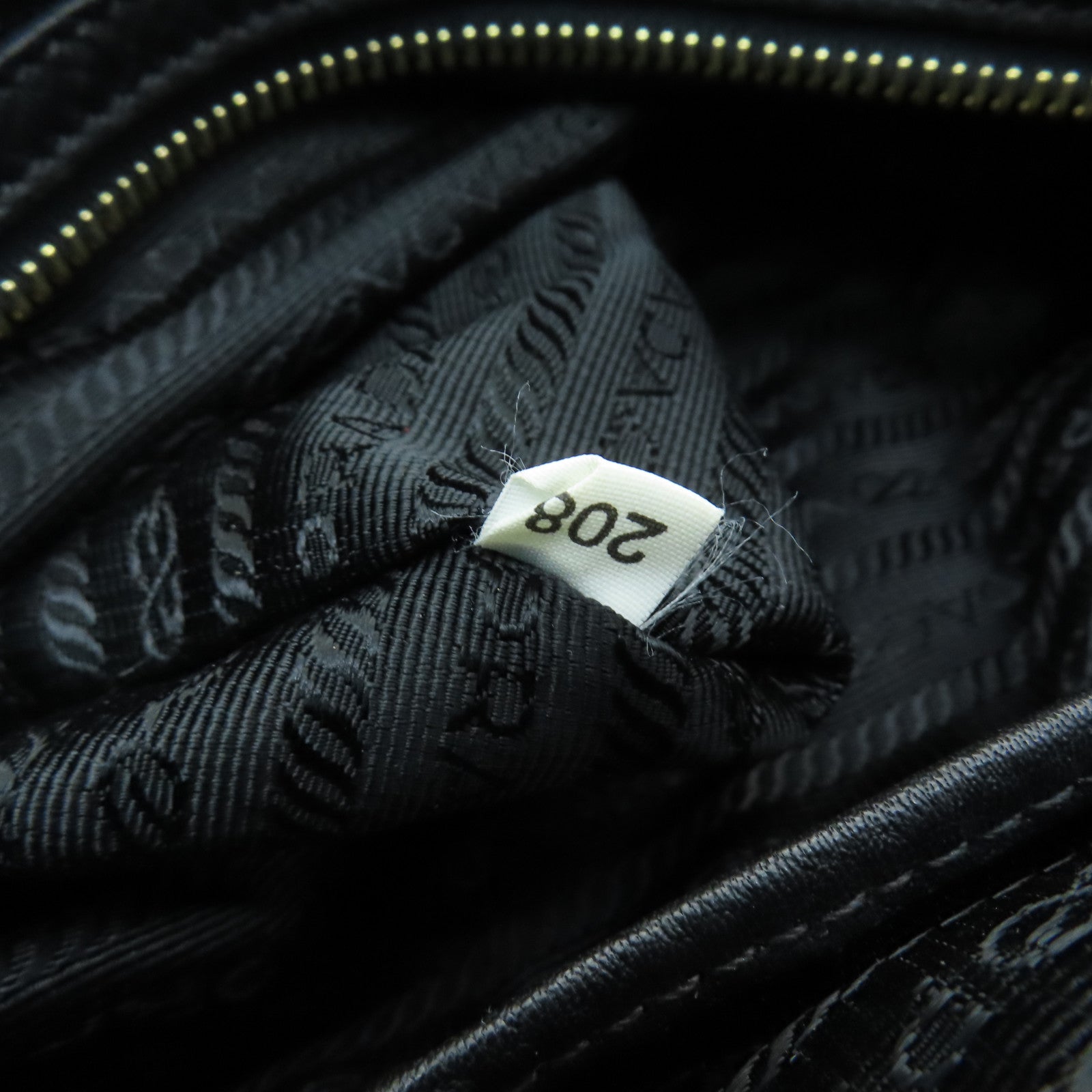 PRADA 尼龙Handbag金扣手挽袋黑色