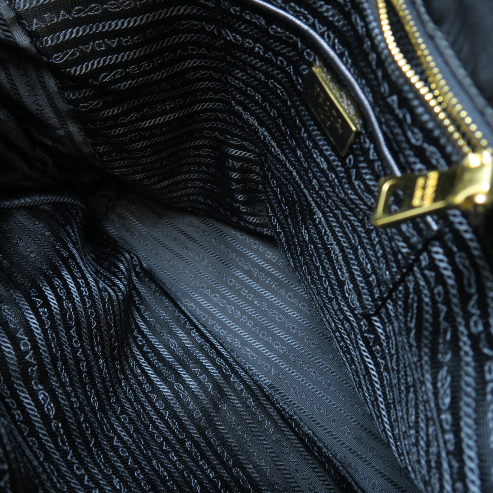 PRADA 尼龍Tote Bag金扣手挽肩背兩用袋黑色