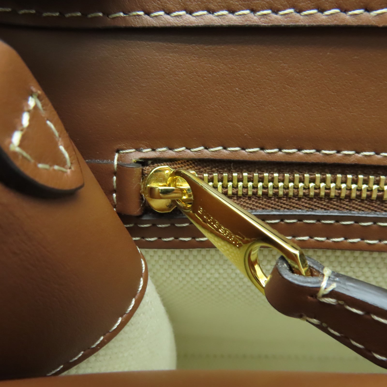 BURBERRY 帆布/皮革Mini Logo Graphic Crossbody Bag金扣手挽肩背兩用袋白色/啡色