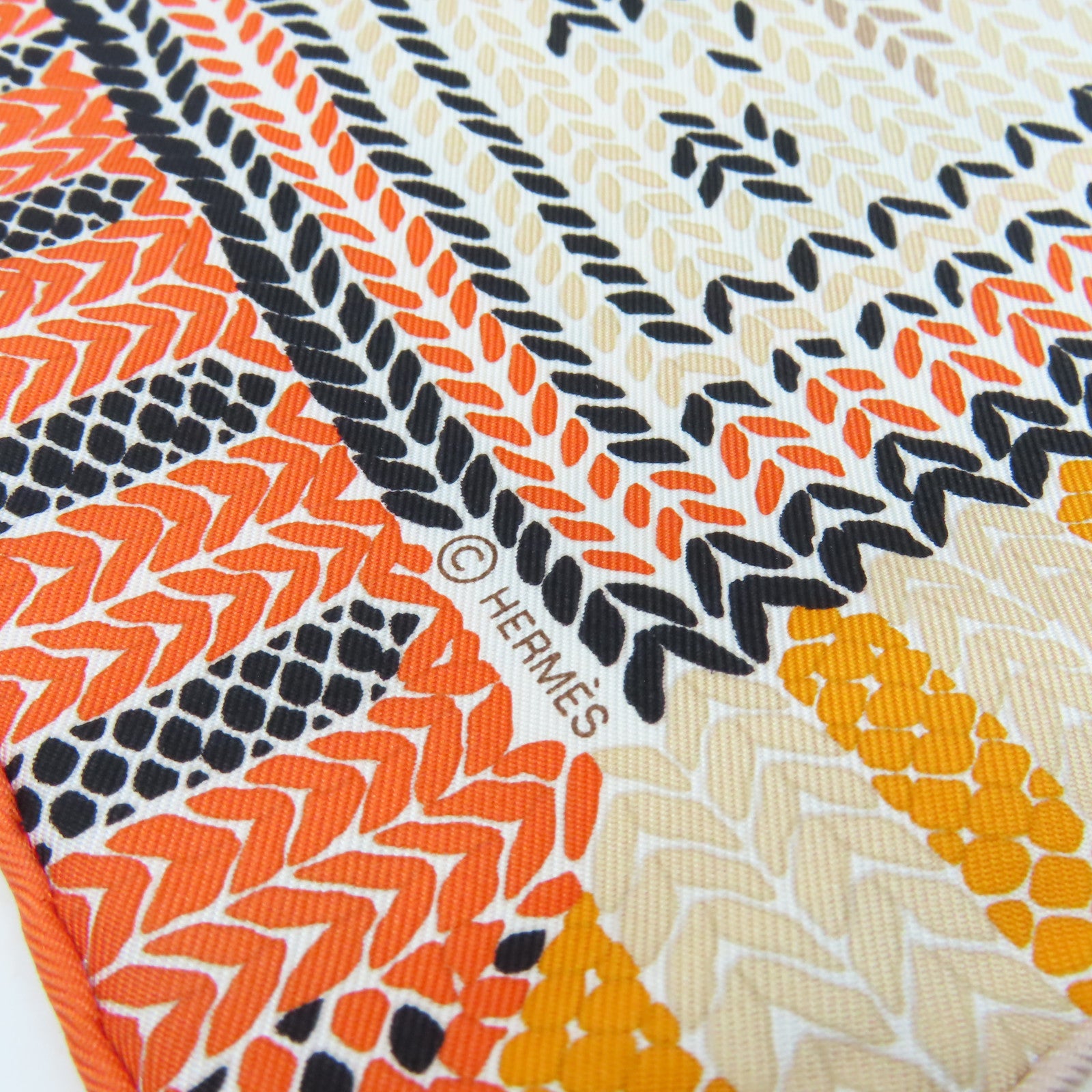 HERMES 【激減優惠】絲質Scarf 90x90絲巾橙色/杏色/黑色/彩色