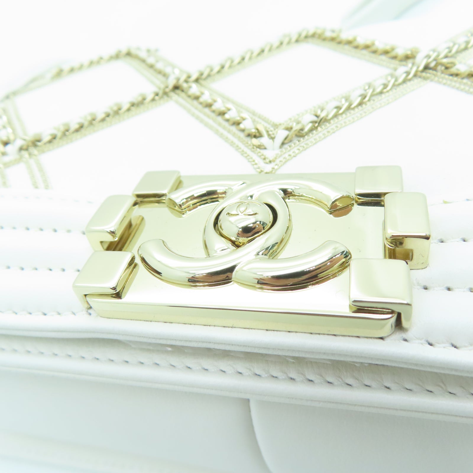 CHANEL rhombic cowhide leather Shoulder Bag gold buckle chain shoulder bag white