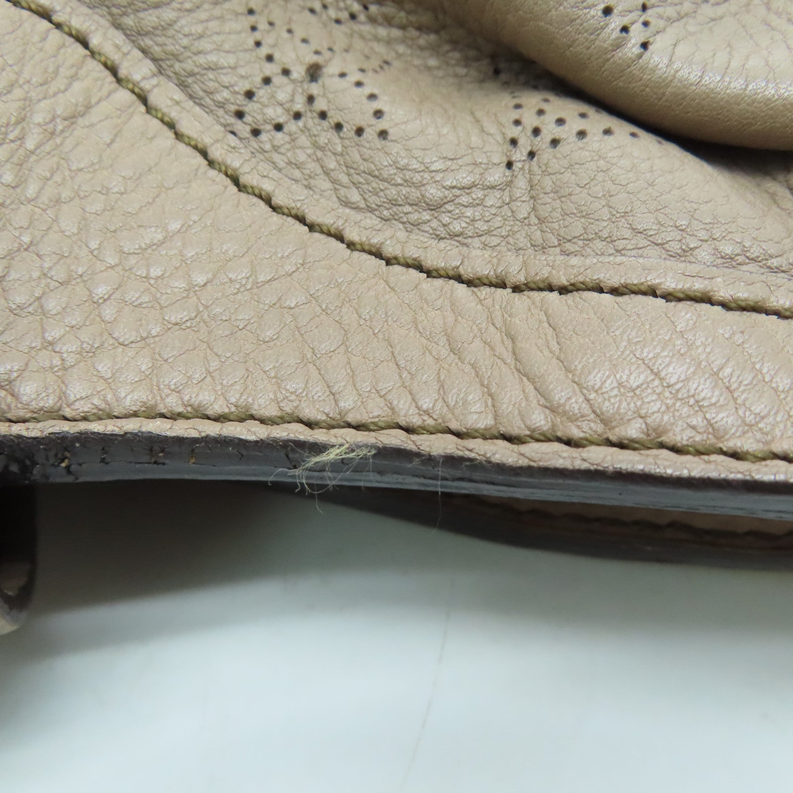 LOUIS VUITTON Mahina Solar PM Shoulder Bag金扣肩背袋杏色