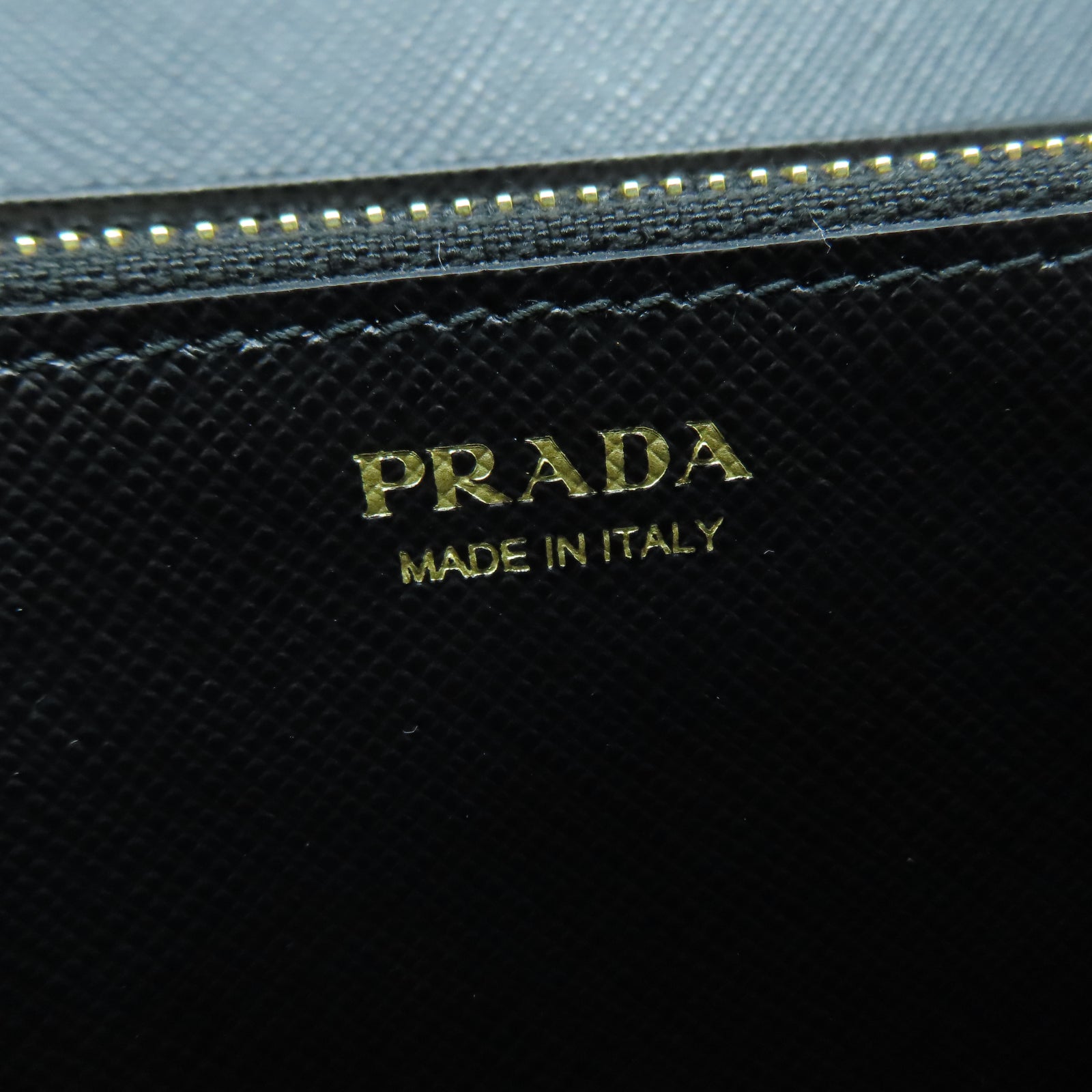 PRADA 牛皮皮革Long wallet金扣長錢包黑色