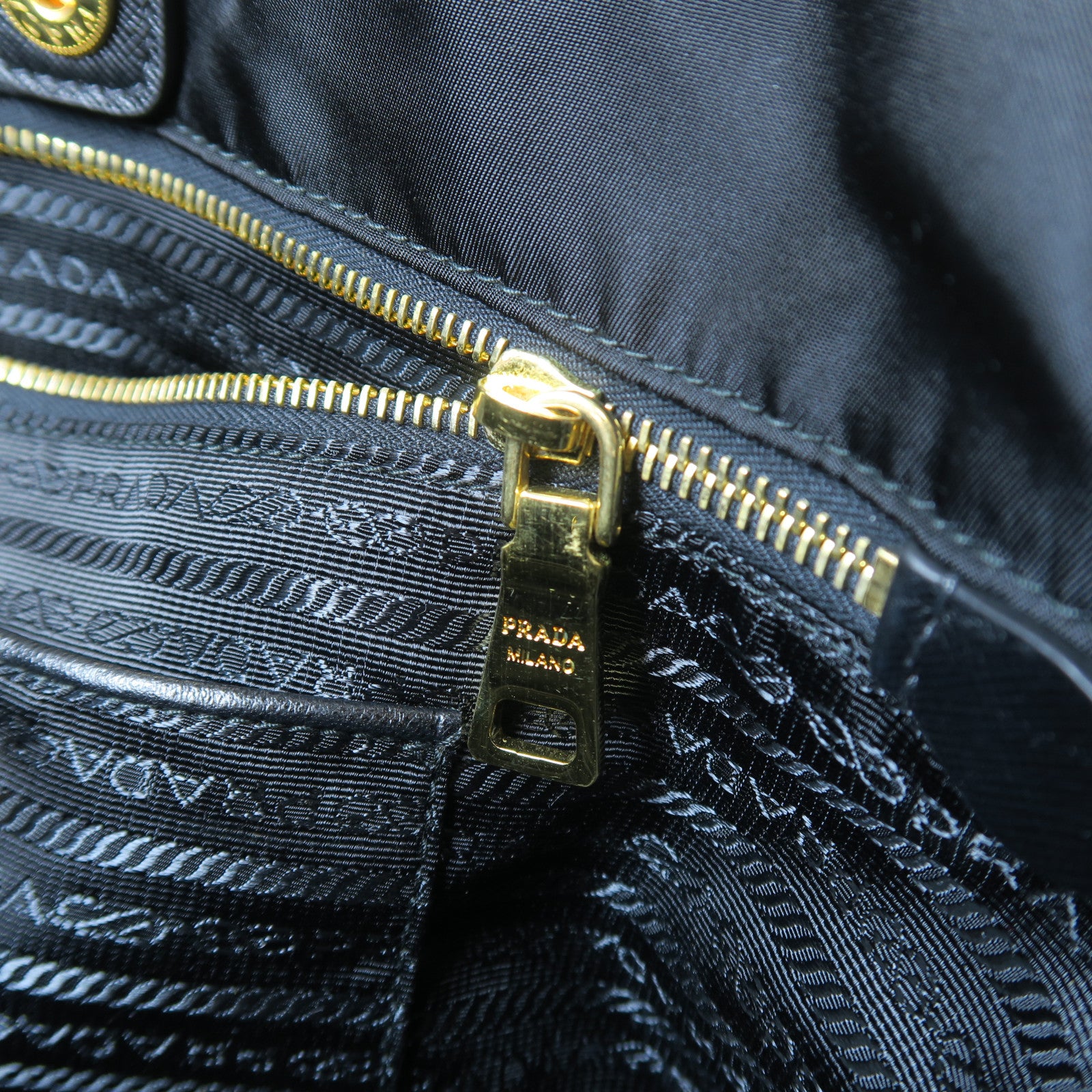 PRADA 尼龍Tote Bag金扣手挽肩背兩用袋黑色