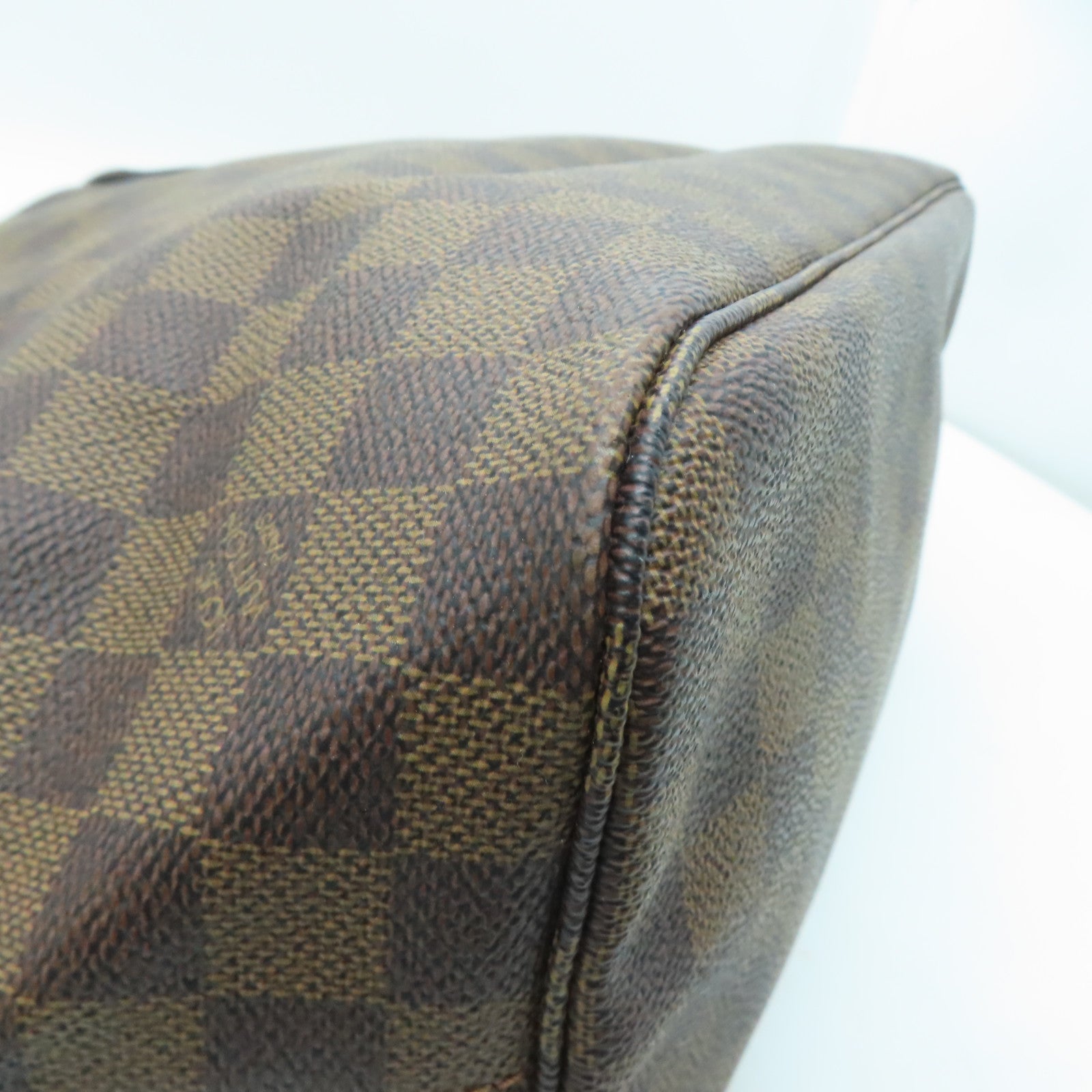 LOUIS VUITTON Damier Neverfull MM gold buckle handle bag brown