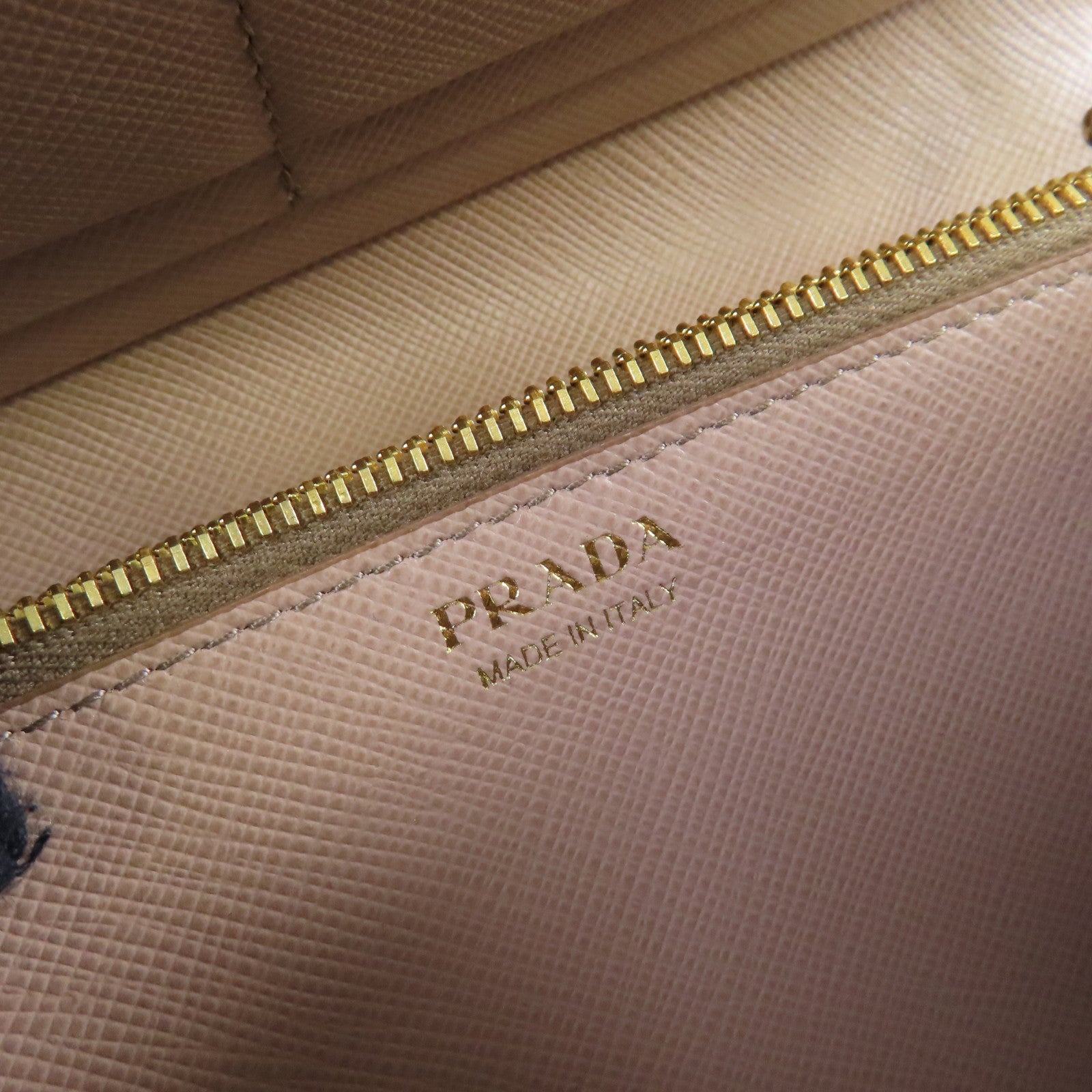 PRADA Saffiano皮革Long Wallet金扣長錢包杏色