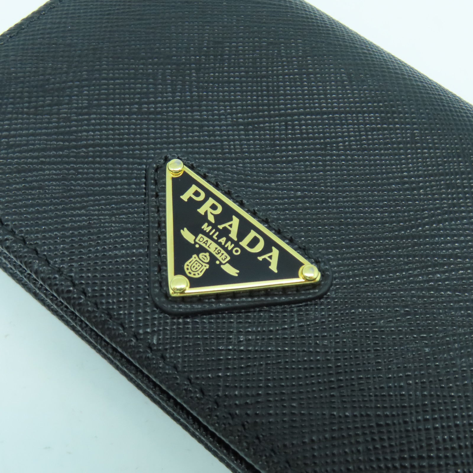 PRADA Saffiano皮革Fold Wallet金扣錢包黑色