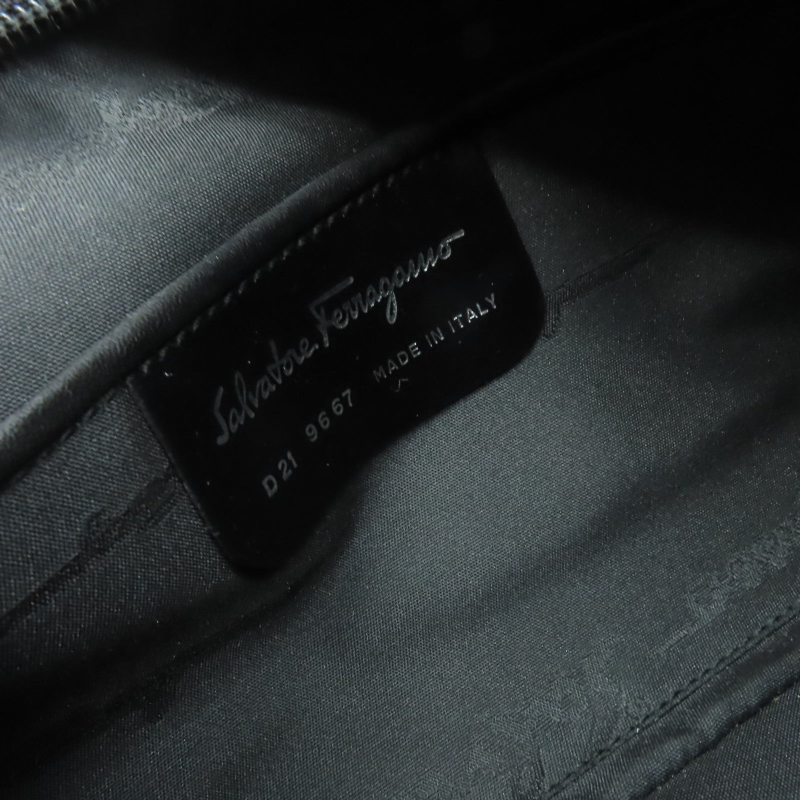 Salvatore Ferragamo 帆布Shoulder Bag肩背袋碳灰色