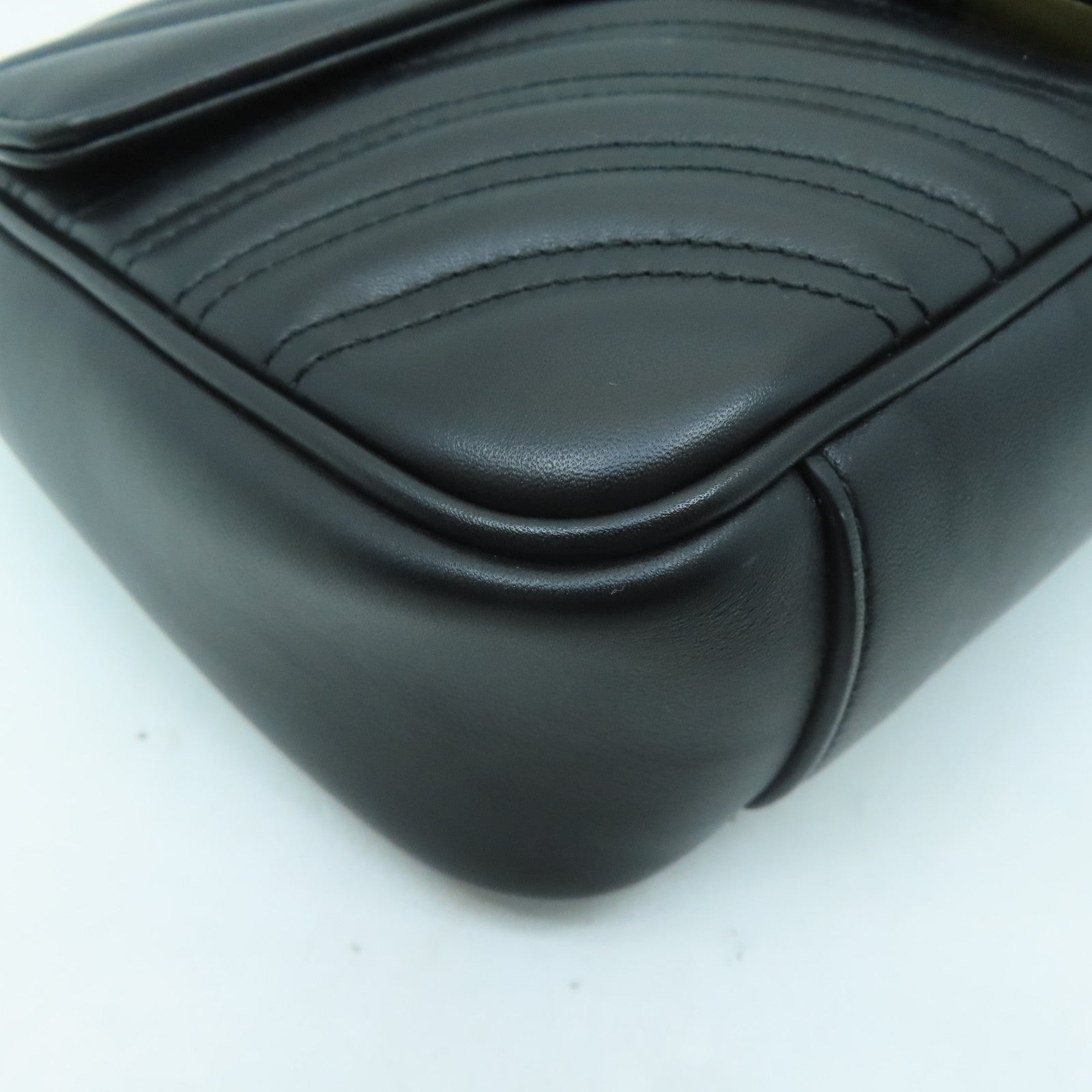 GUCCI 牛皮皮革GG Marmont Shoulder Bag金扣鏈帶肩背袋黑色