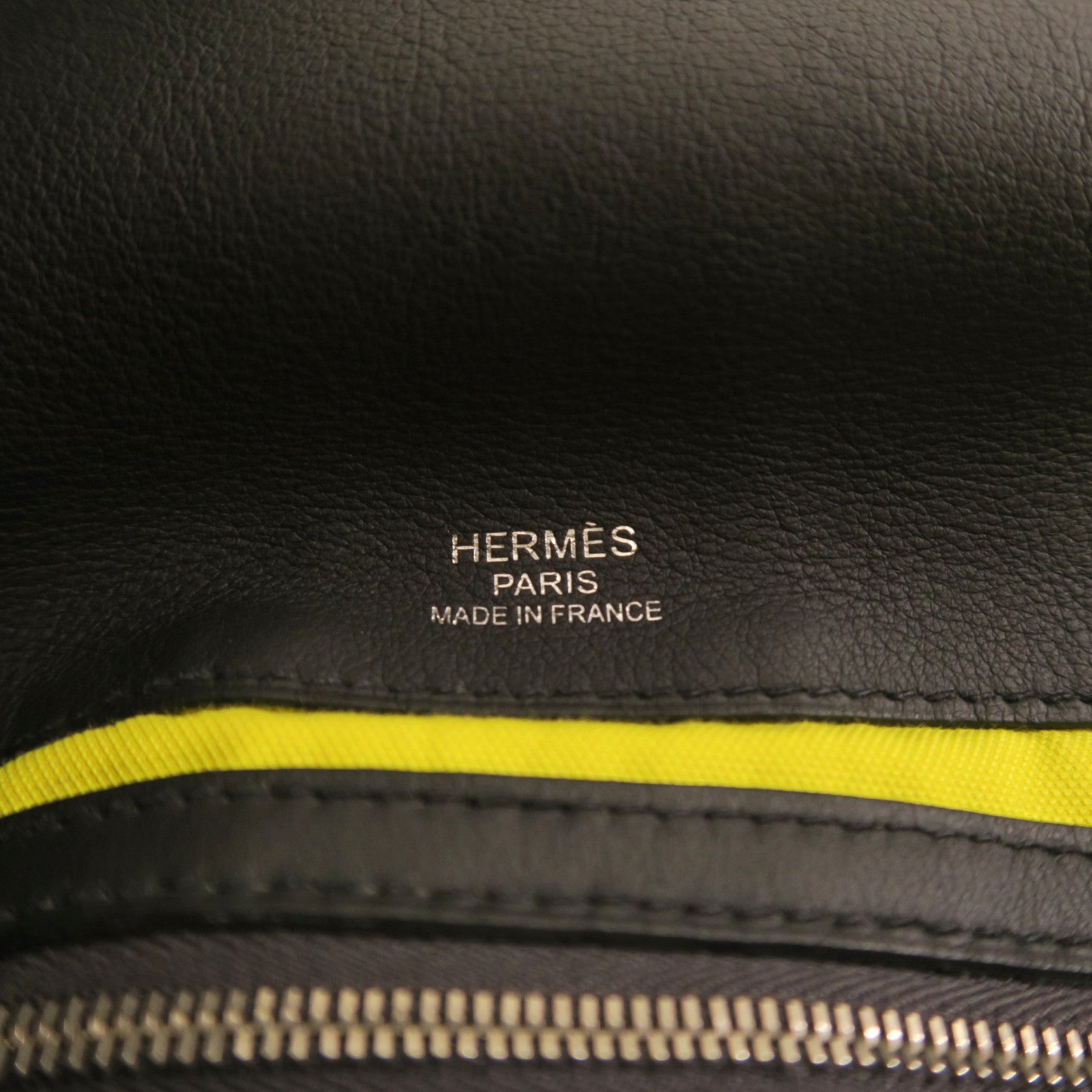 HERMES Taurillon Cristobal皮革Cityslide Messenger銀扣肩背袋黑色/檸檬黃色