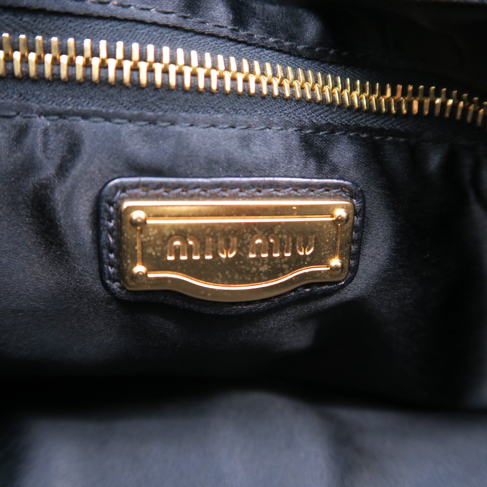Miu Miu 羊皮皮革Shoulder Bag金扣肩背袋黑色