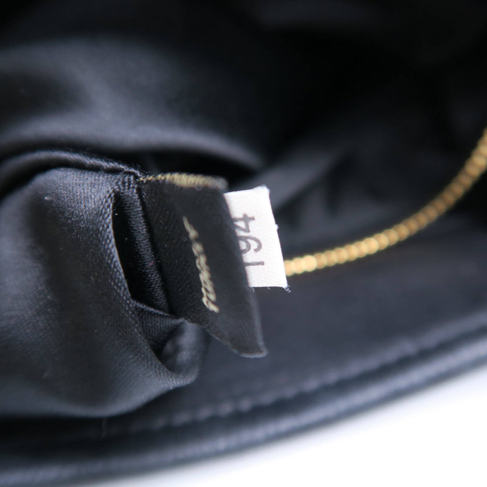 Miu Miu 羊皮皮革Shoulder Bag金扣肩背袋黑色