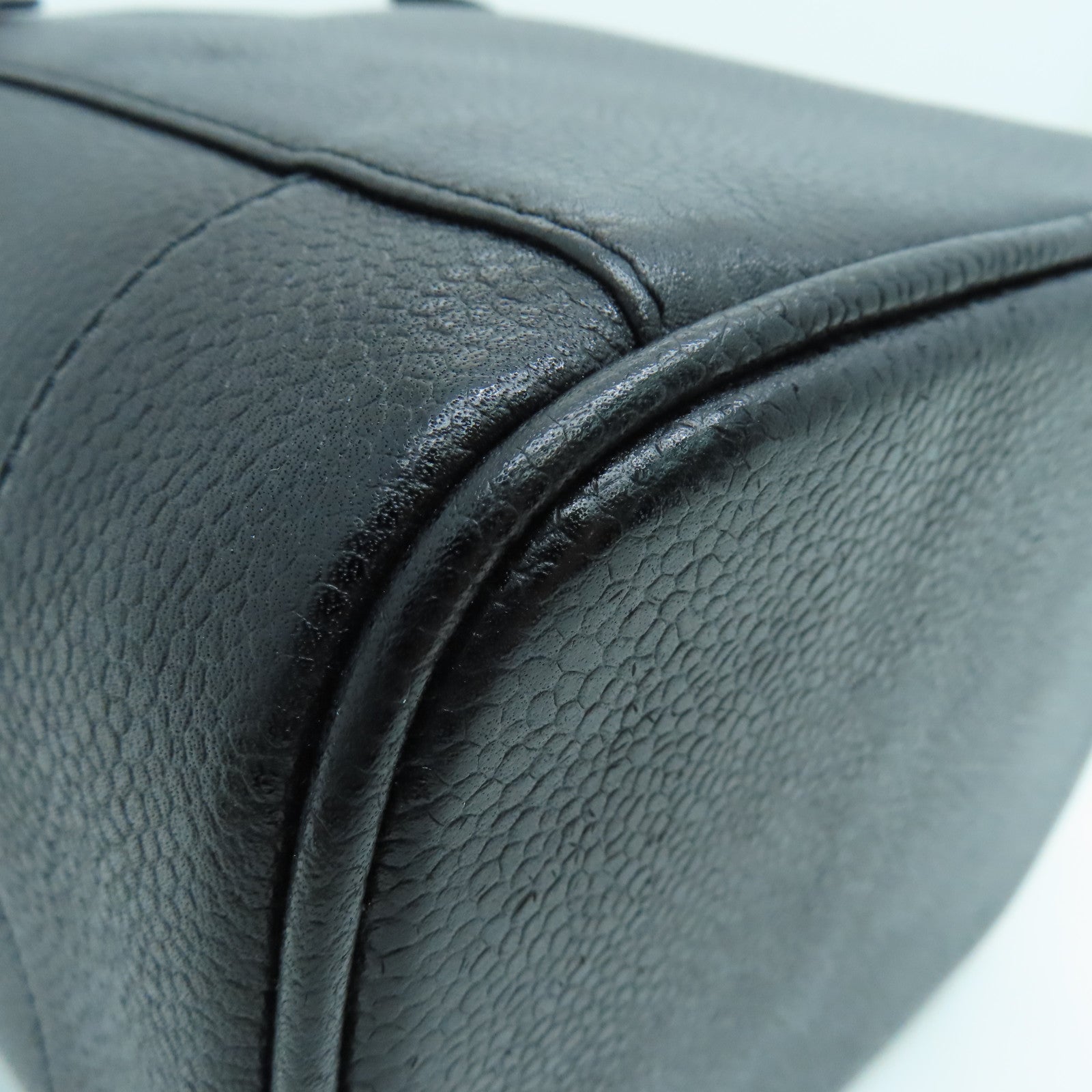CHANEL Caviar皮革Handbag金扣手挽袋黑色