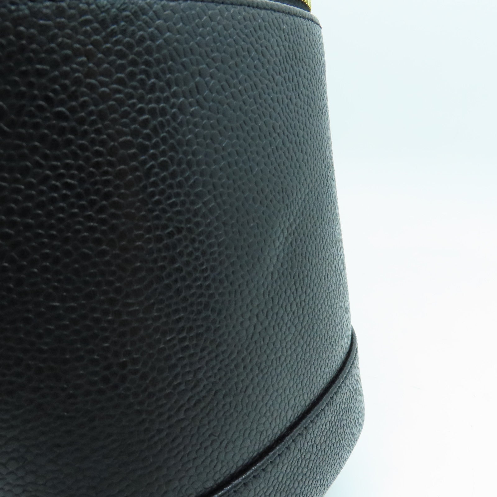 CHANEL Caviar皮革Handbag金扣手挽袋黑色