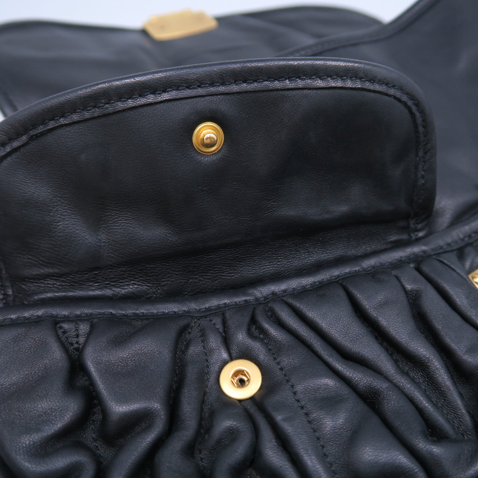 Miu Miu 羊皮皮革Shoulder Bag金扣肩背袋黑色