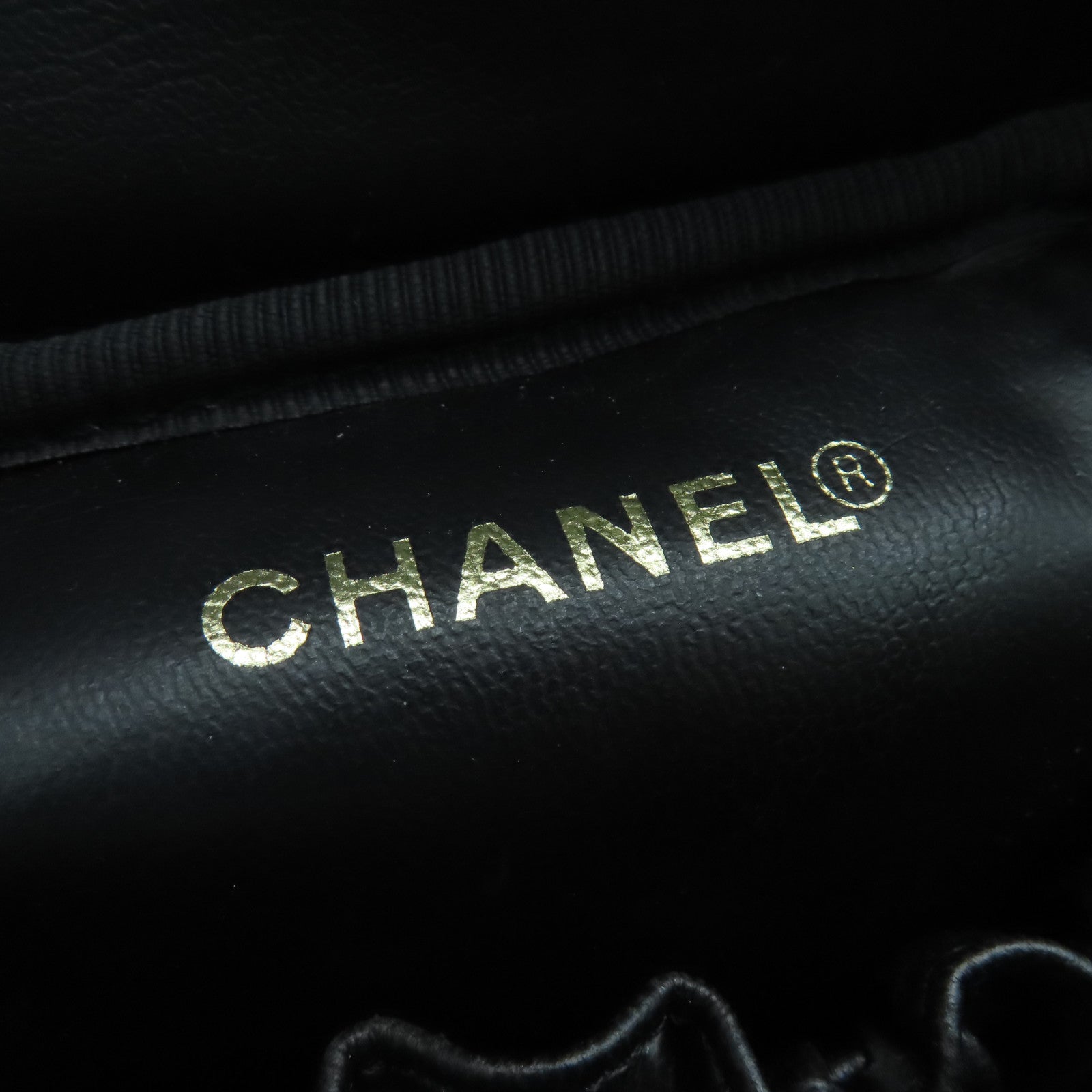 CHANEL Caviar皮革Handbag金扣手挽袋黑色