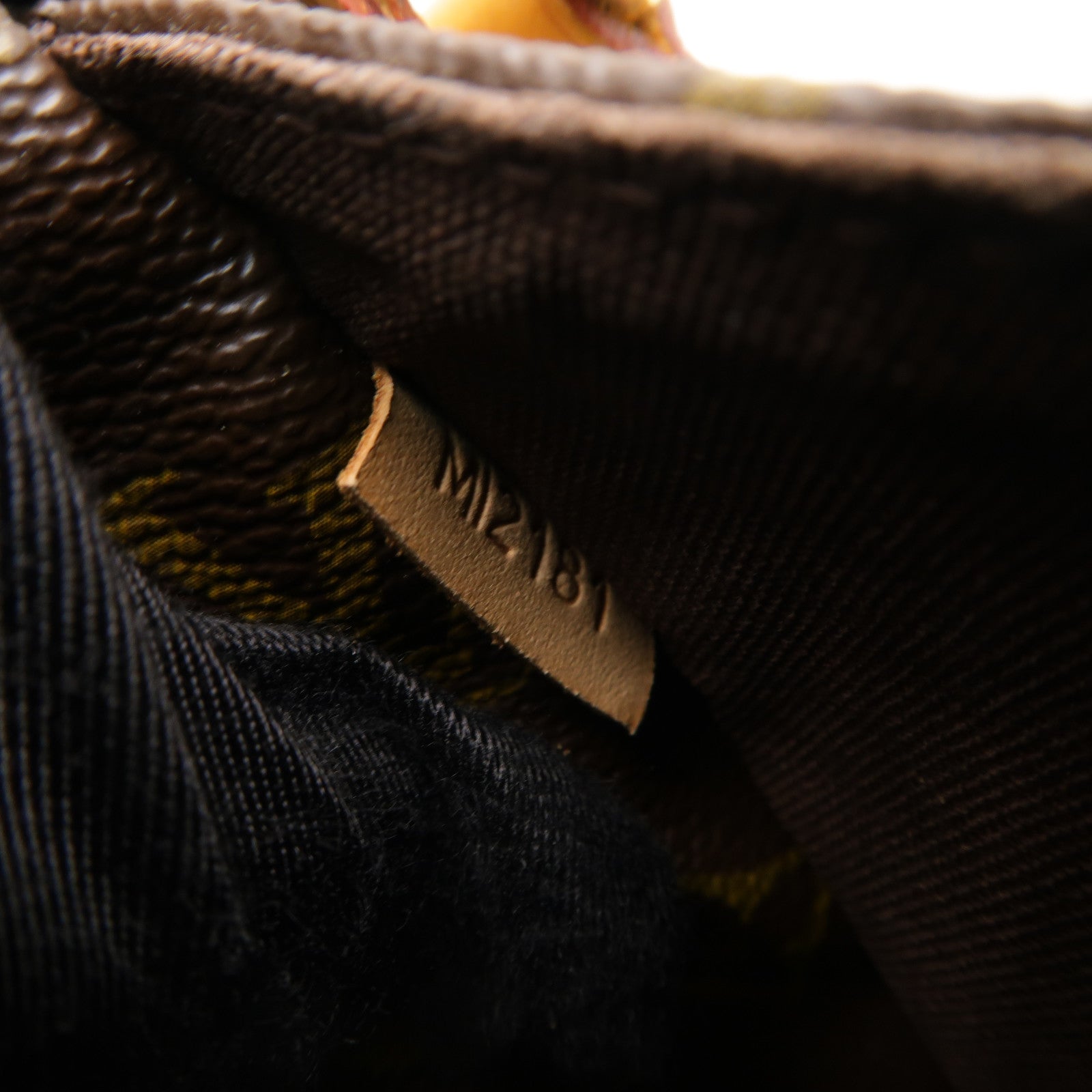LOUIS VUITTON Monogram Menilmontant PM金扣肩背袋啡色