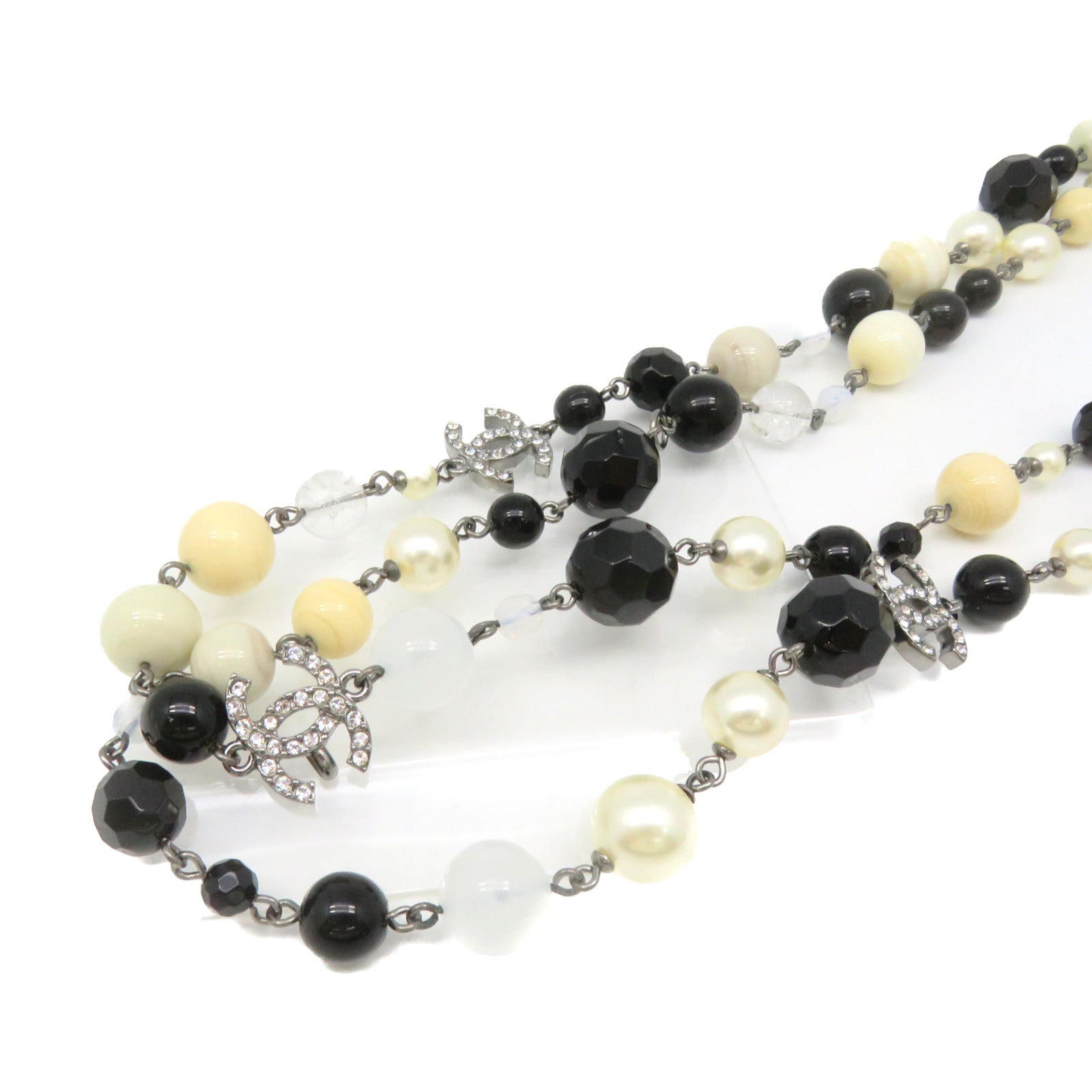 CHANEL Metal/Imitation Pearl CC Necklace Pearl/Clear/Black/Silver