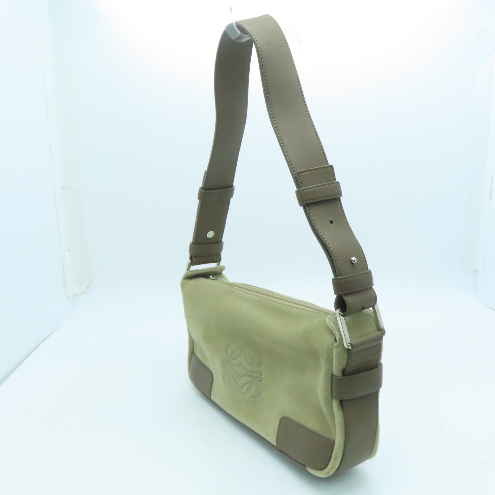 LOEWE 麂皮牛革Shoulder Bag银扣肩背袋杏色