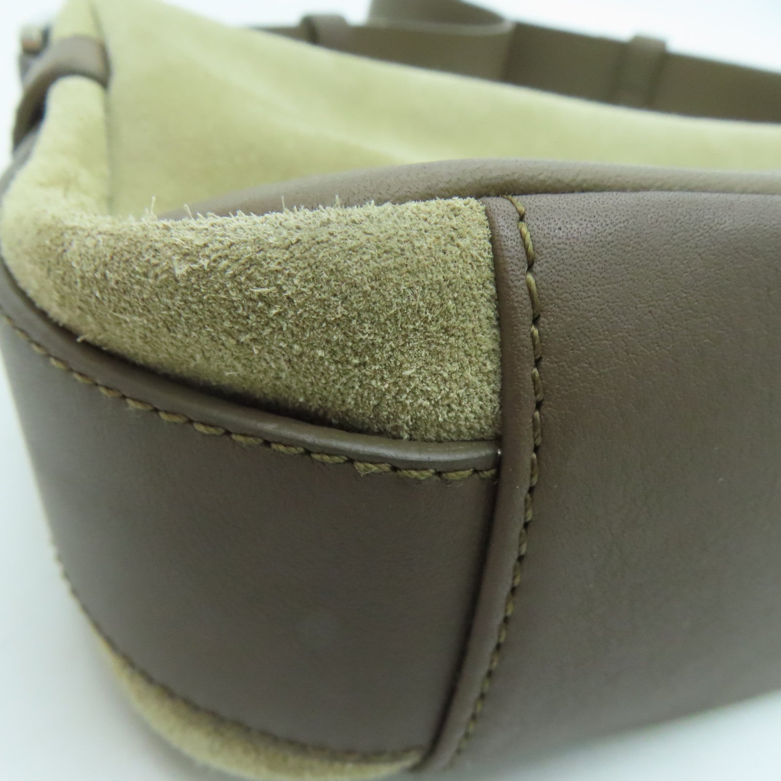 LOEWE 麂皮牛革Shoulder Bag银扣肩背袋杏色