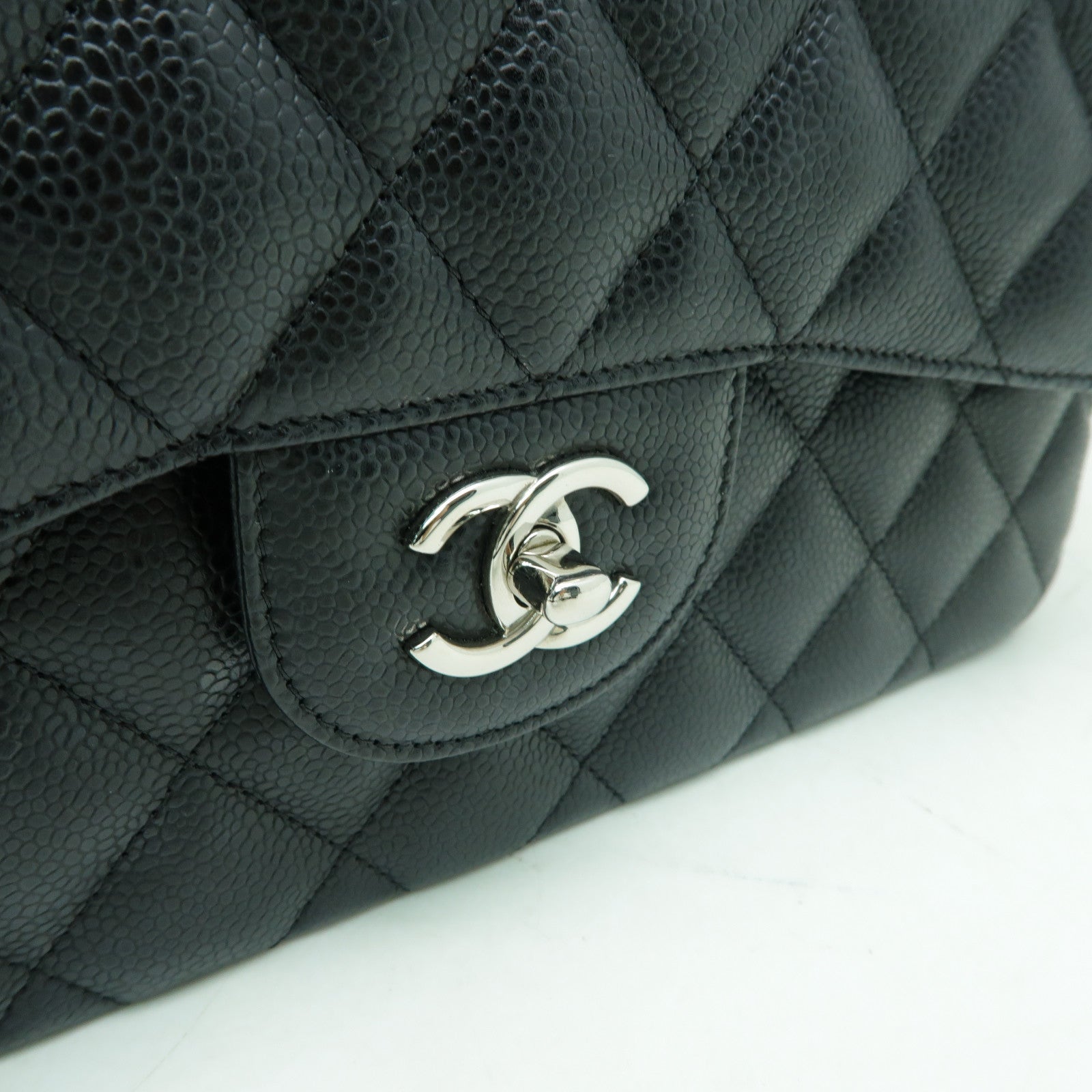 CHANEL 菱格Caviar皮革Jumbo銀扣鏈帶肩背袋黑色