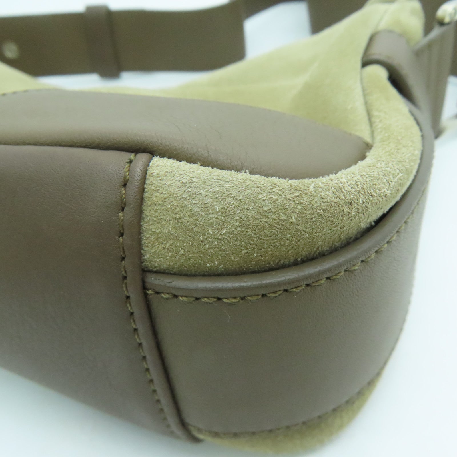 LOEWE 麂皮牛革Shoulder Bag银扣肩背袋杏色