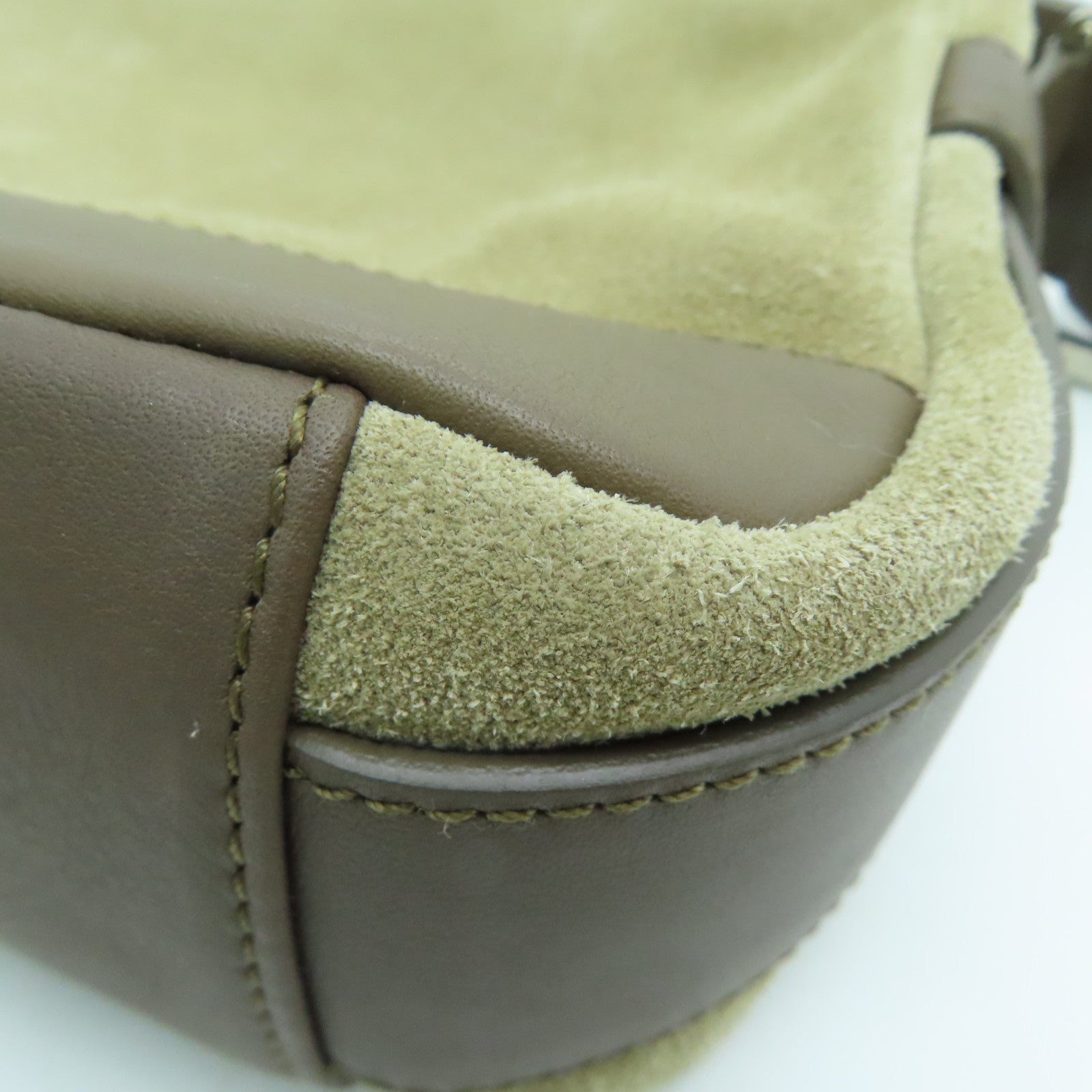 LOEWE 麂皮牛革Shoulder Bag银扣肩背袋杏色