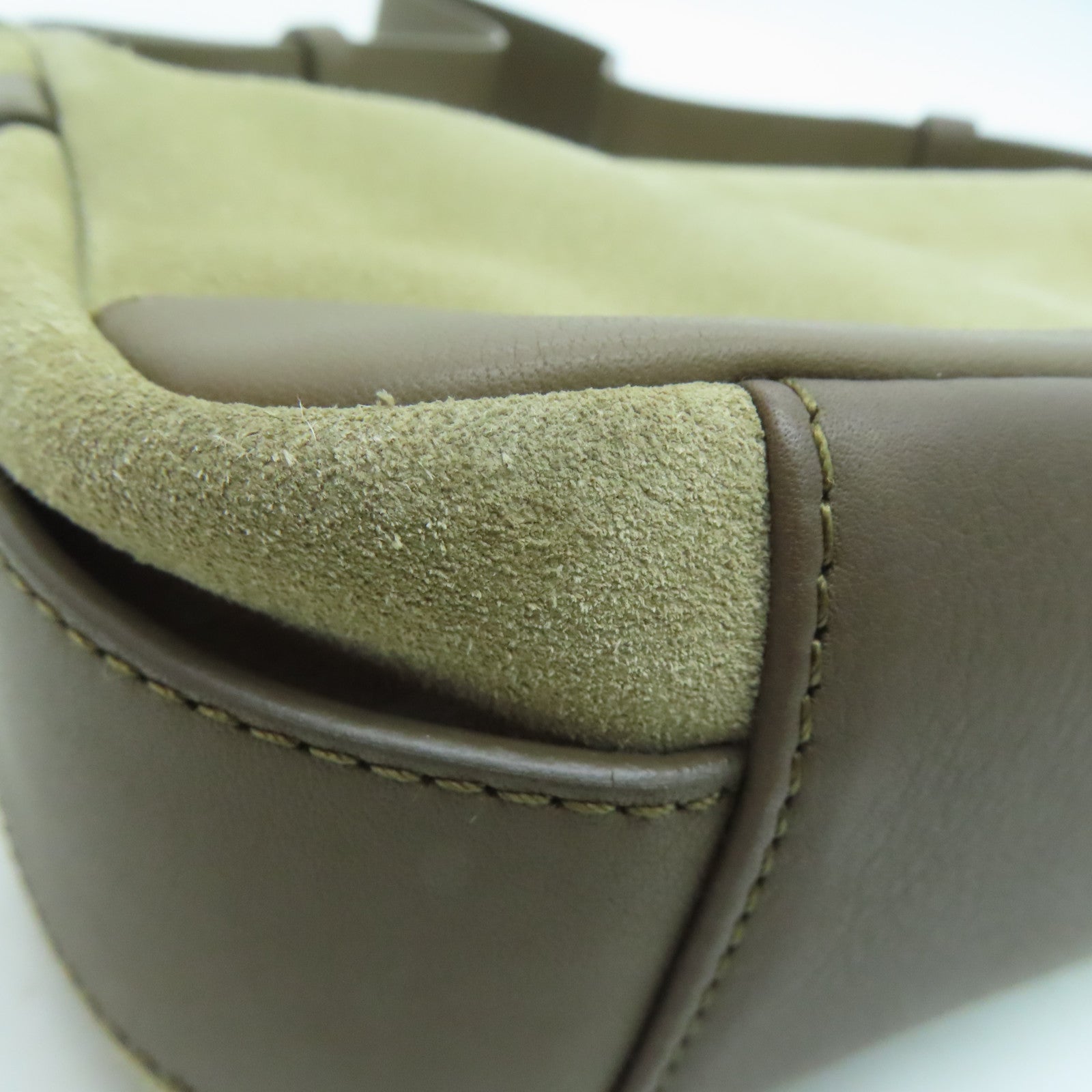 LOEWE 麂皮牛革Shoulder Bag银扣肩背袋杏色