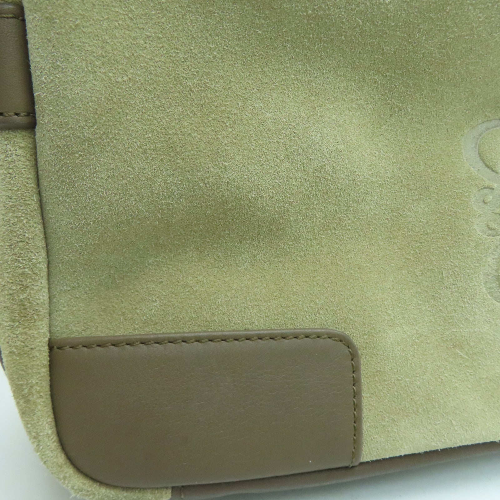 LOEWE 麂皮牛革Shoulder Bag银扣肩背袋杏色